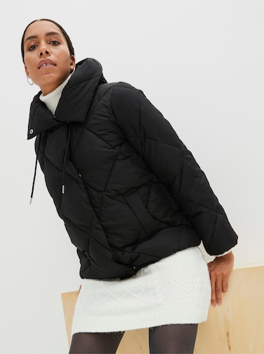 Steppjacke in langer Form - schwarz