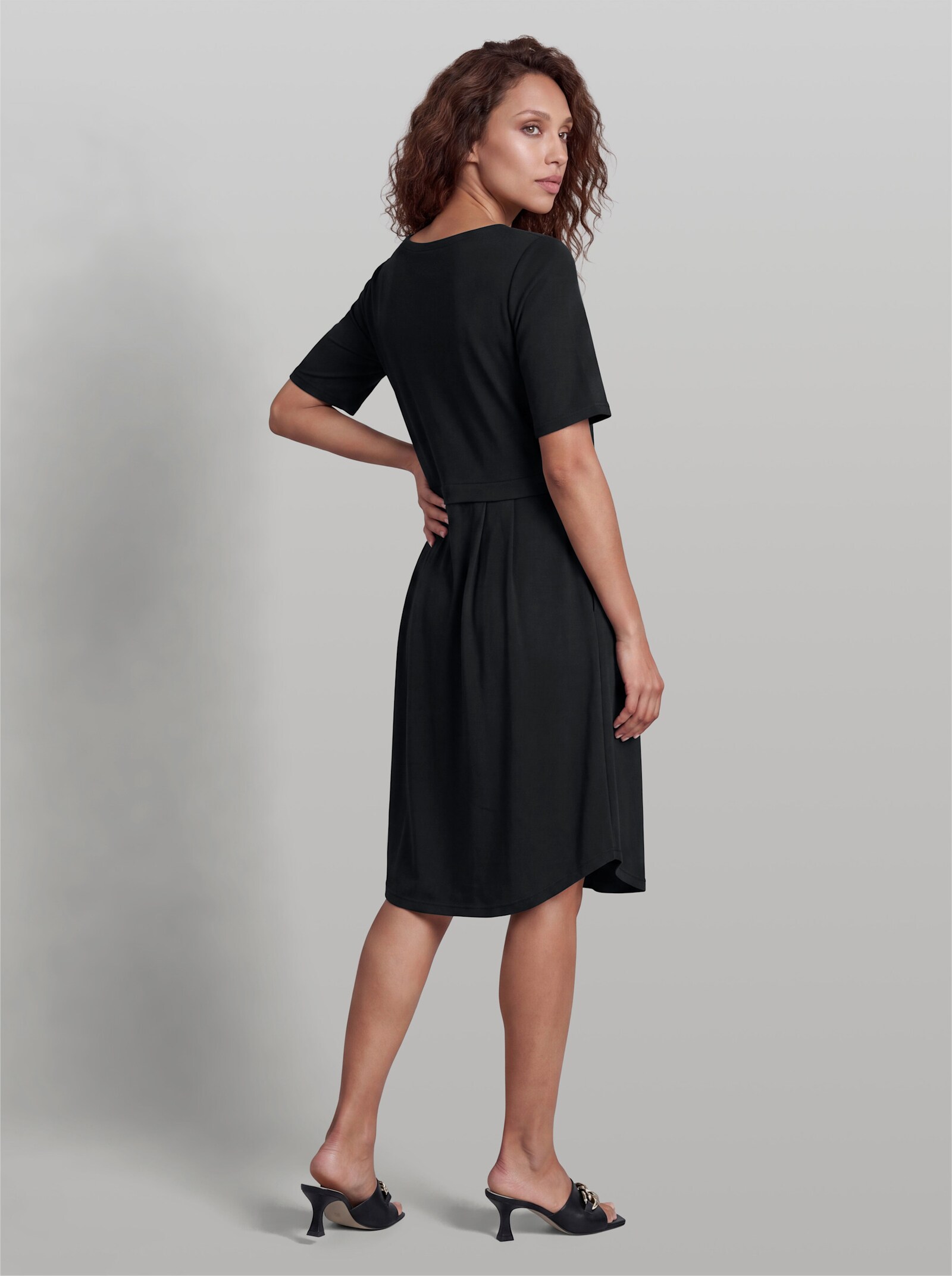 heine Sweatkleid mit Teilungsnaht - schwarz