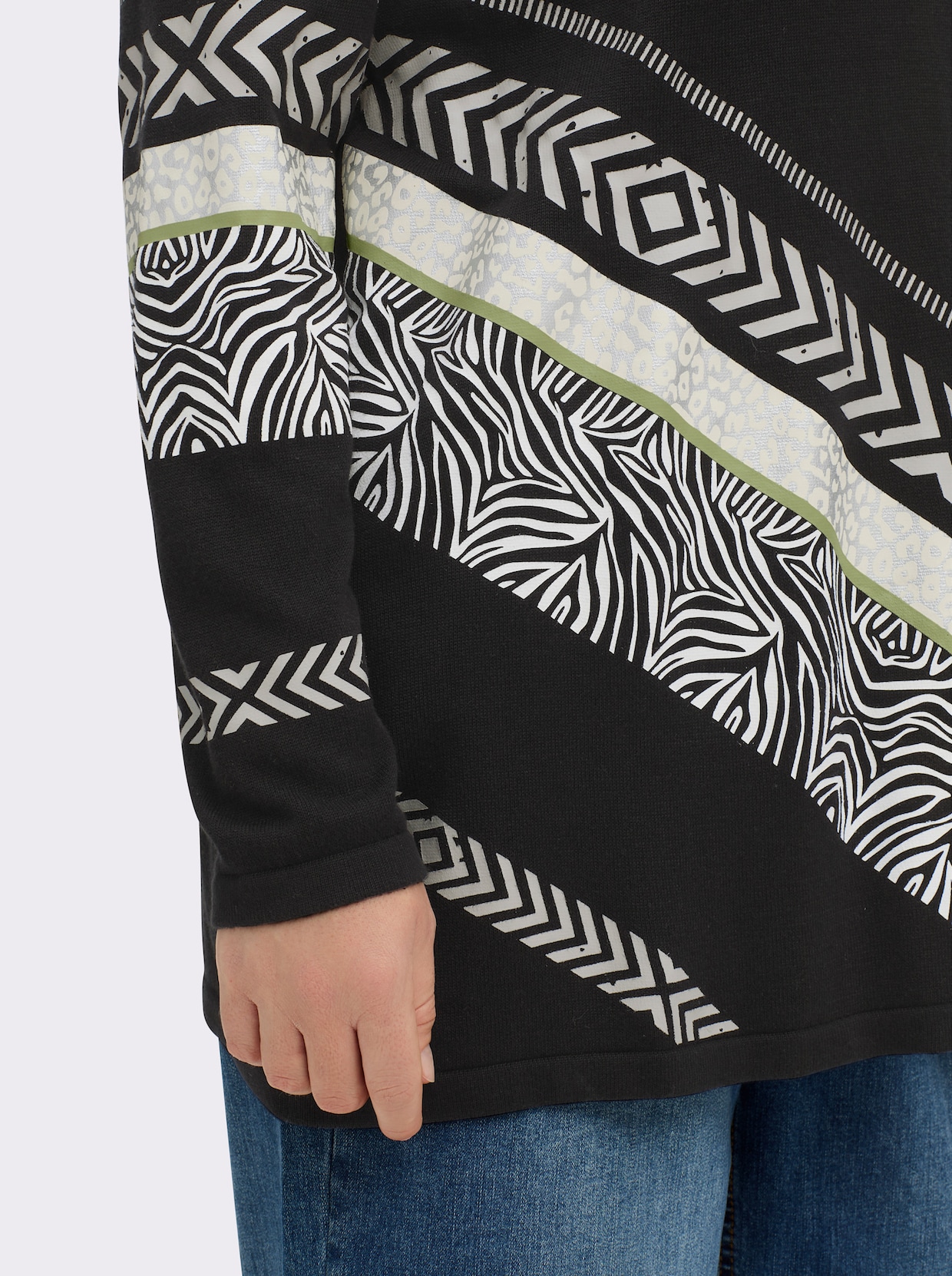 Rollkragenpullover aus Viskose-Baumwoll-Mischung - schwarz-weiß-gemustert