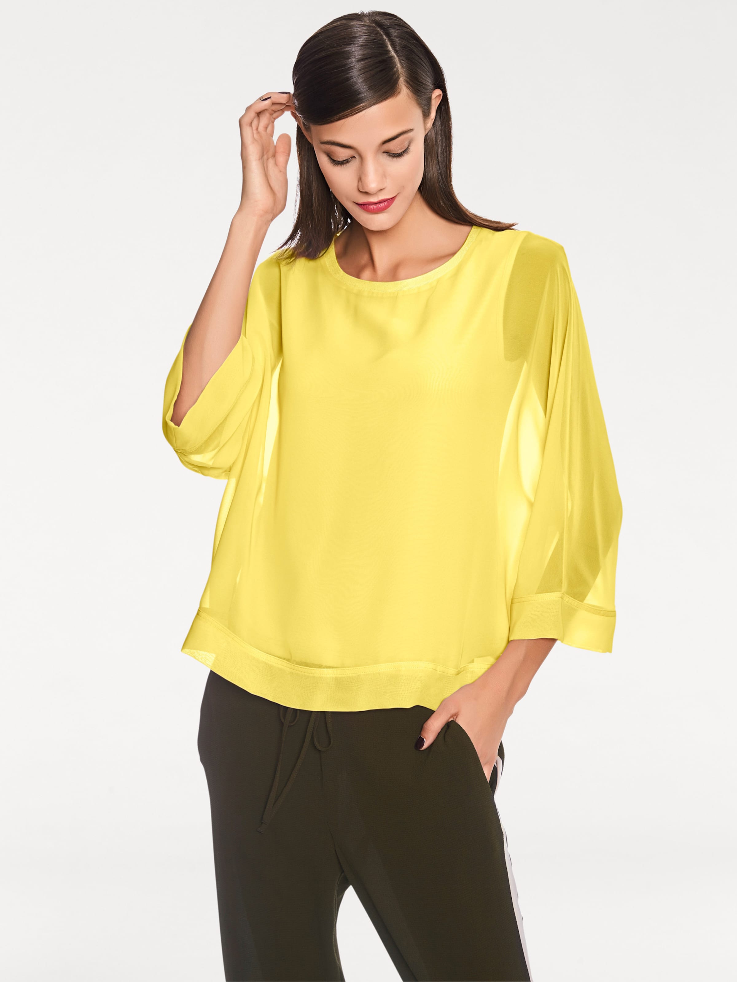 RUNDHALSAUSSCHNITT günstig Kaufen-Blusenshirt in gelb von heine. Blusenshirt in gelb von heine <![CDATA[Blusenshirt Trendstarker Oversized-Style im Two-in-one-Look. Hochwertiger Mix aus Web- und Shirtware. Mit modischen Rippenbündchen am Rundhalsausschnitt. 3/4-lange Fledermausärmel.]]>