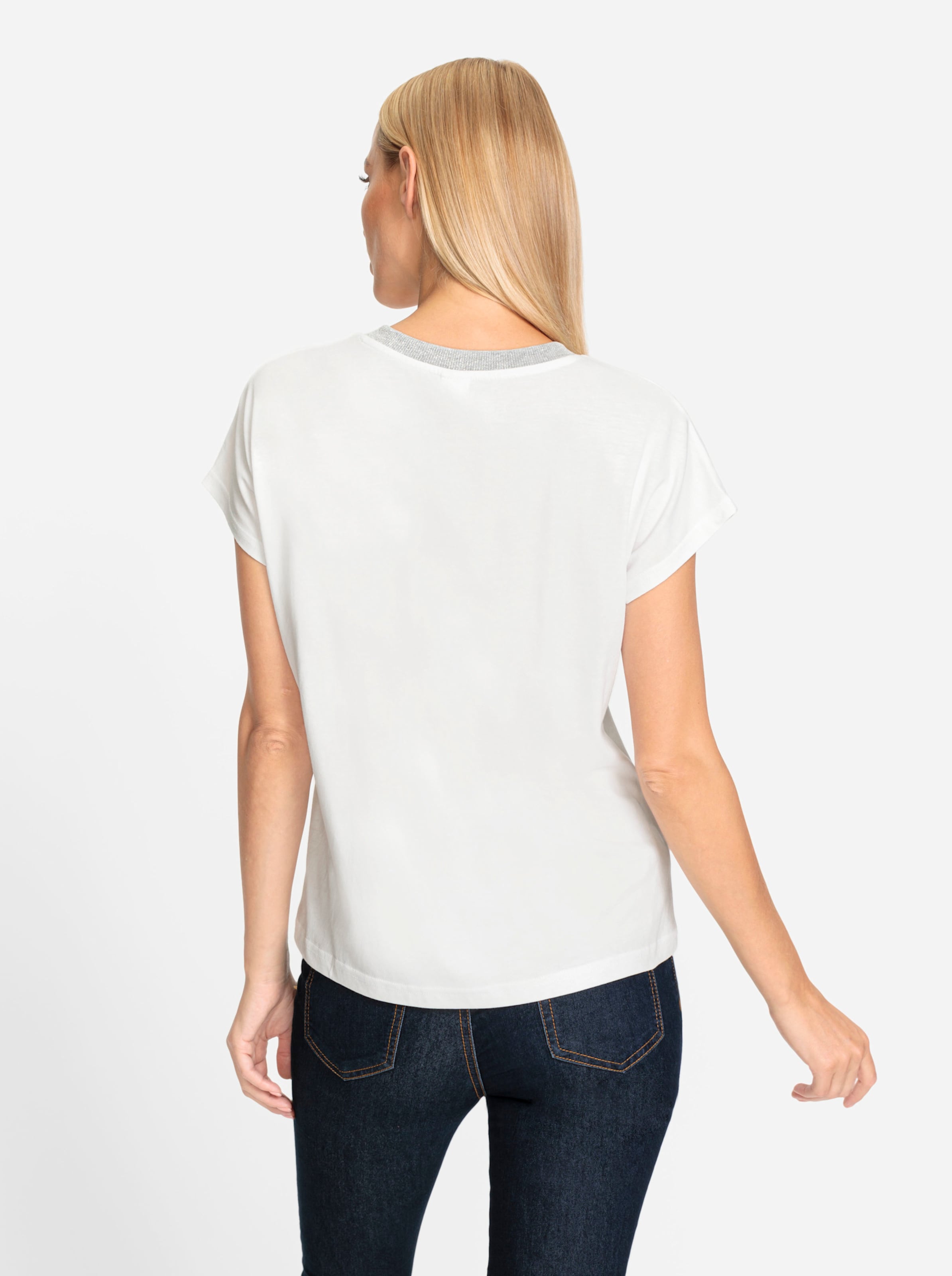 T Shirt  günstig Kaufen-Shirt in ecru von heine. Shirt in ecru von heine <![CDATA[Shirt Aus leichtem Baumwollmix mit Modal und dezentem Glanz. Besonderer Blickfang: V-Ausschnitt mit Kontrastbündchen. Kurzarm mit überschnittenen Schultern. Unterstützt die Initiative Cotton mad