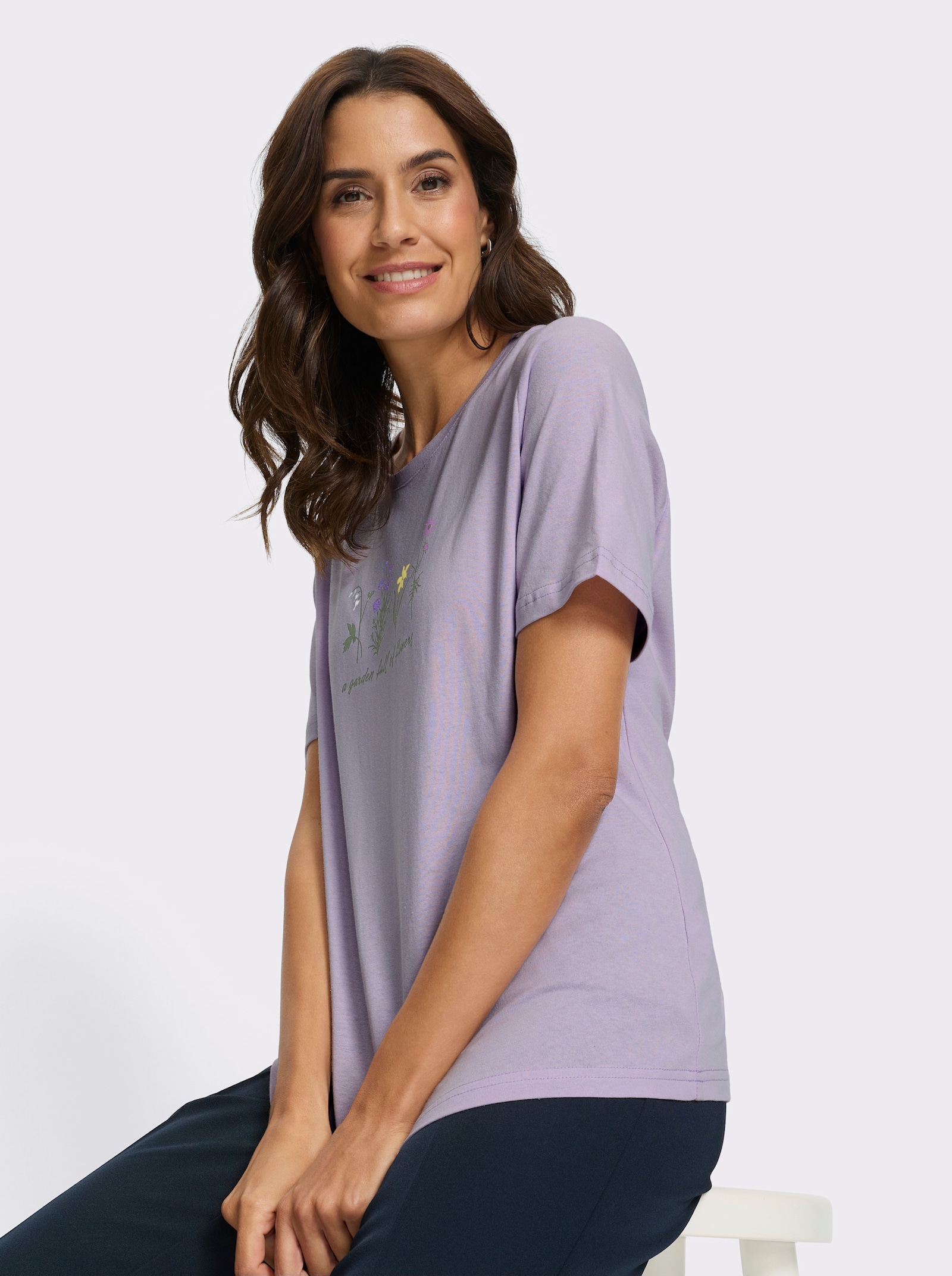 Rundhalsshirt mit platziertem Druck - flieder-bedruckt