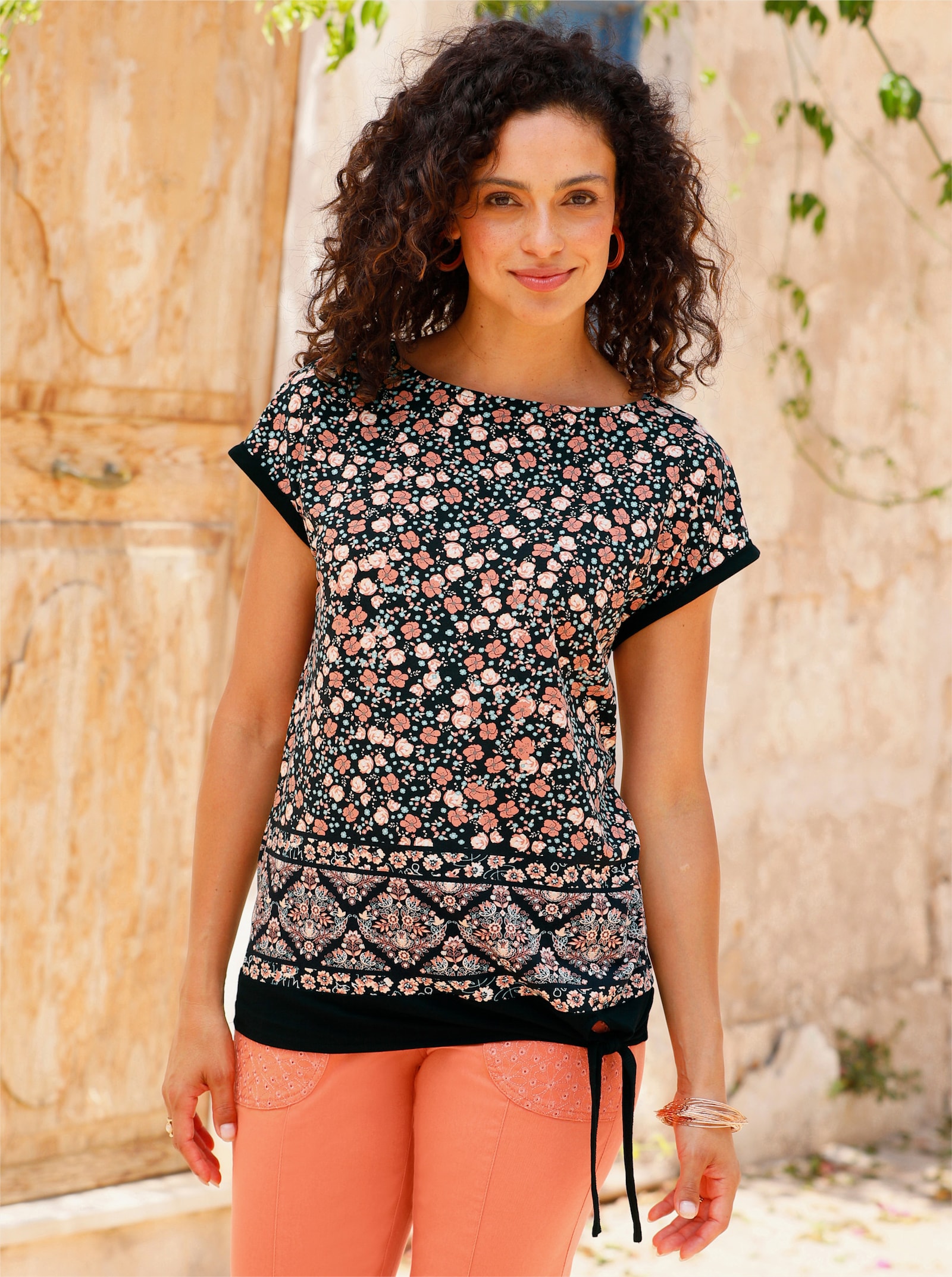 Kurzarmshirt mit Bindeband am Saum - papaya-schwarz-bedruckt