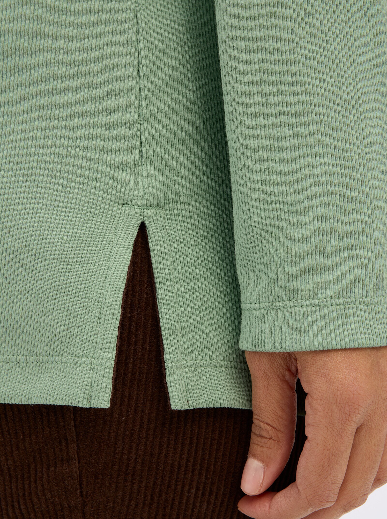 sheego Poloshirt mit offenem V-Ausschnitt - eucalyptus