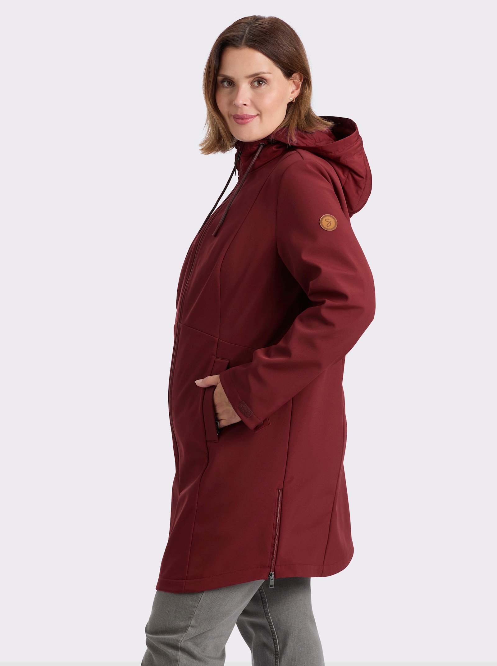 sheego Softshelljacke mit regulierbaren Seitenschlitzen - bordeaux
