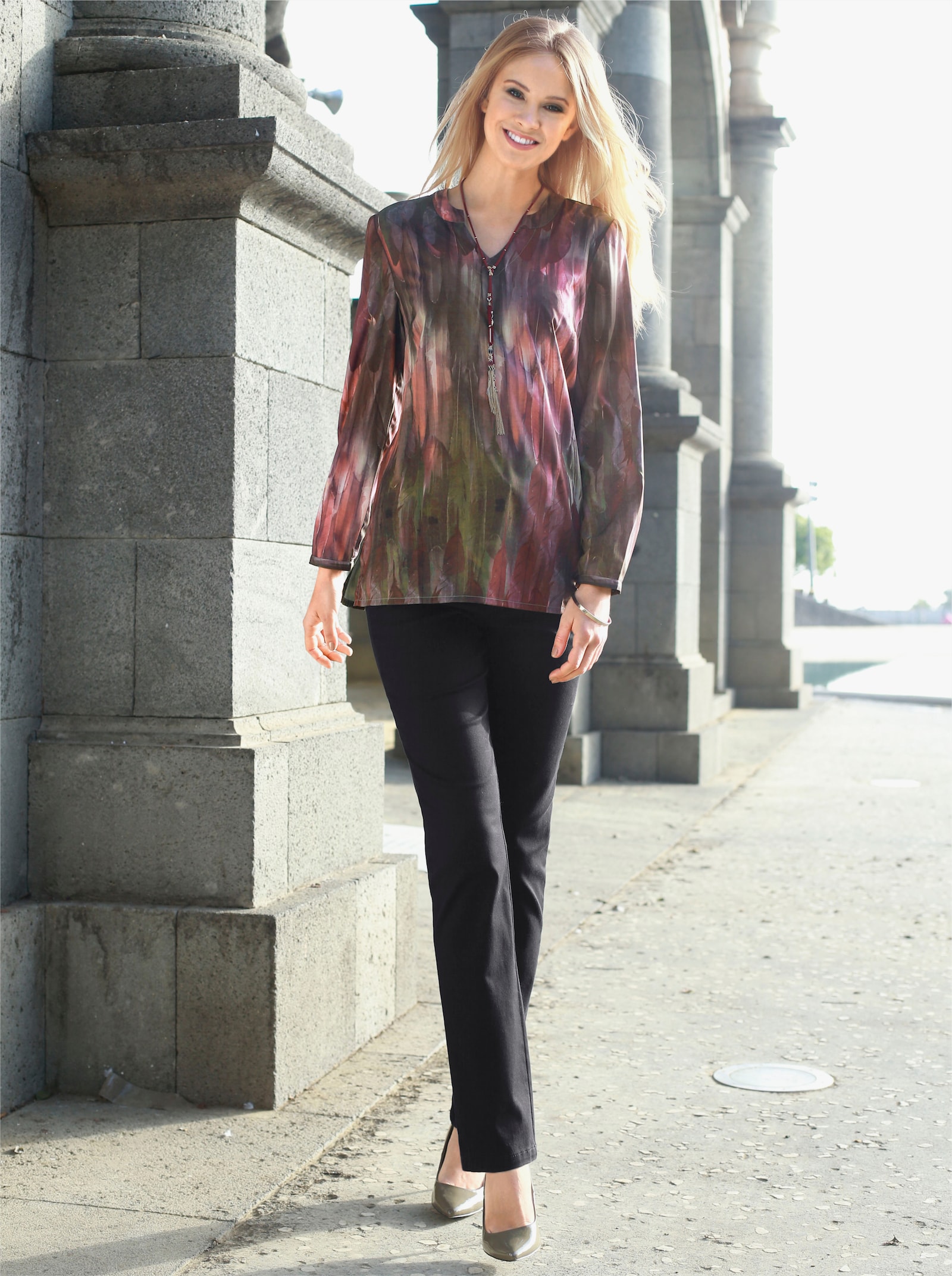 Stretchbyxa med nitar på fickorna - svart