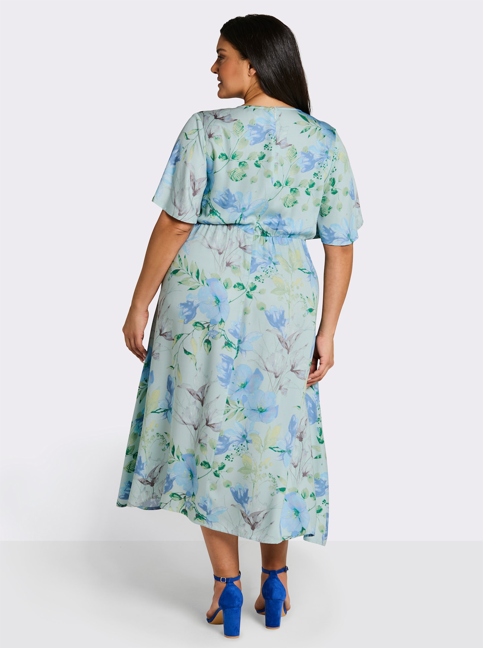 sheego Blumenkleid mit Flügelärmeln und Knotendetail - kalkmint-bleu-bedruckt