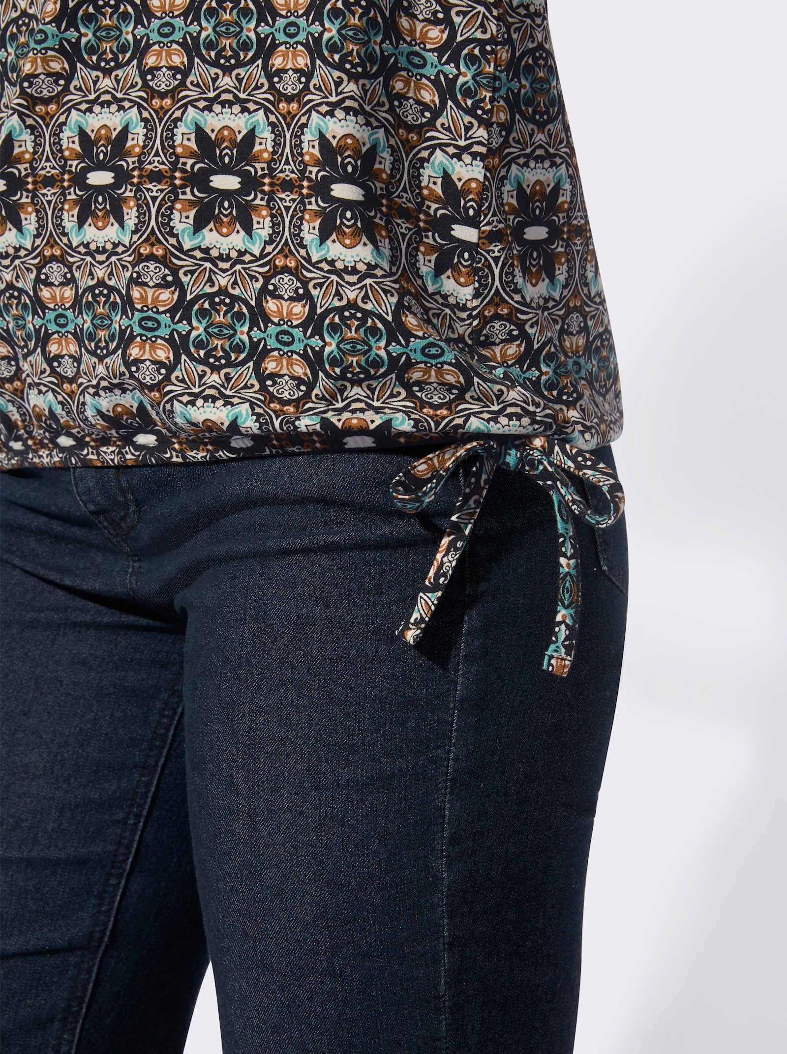 Kurzarmshirt mit Gummizug am Saum - schwarz-cognac-bedruckt