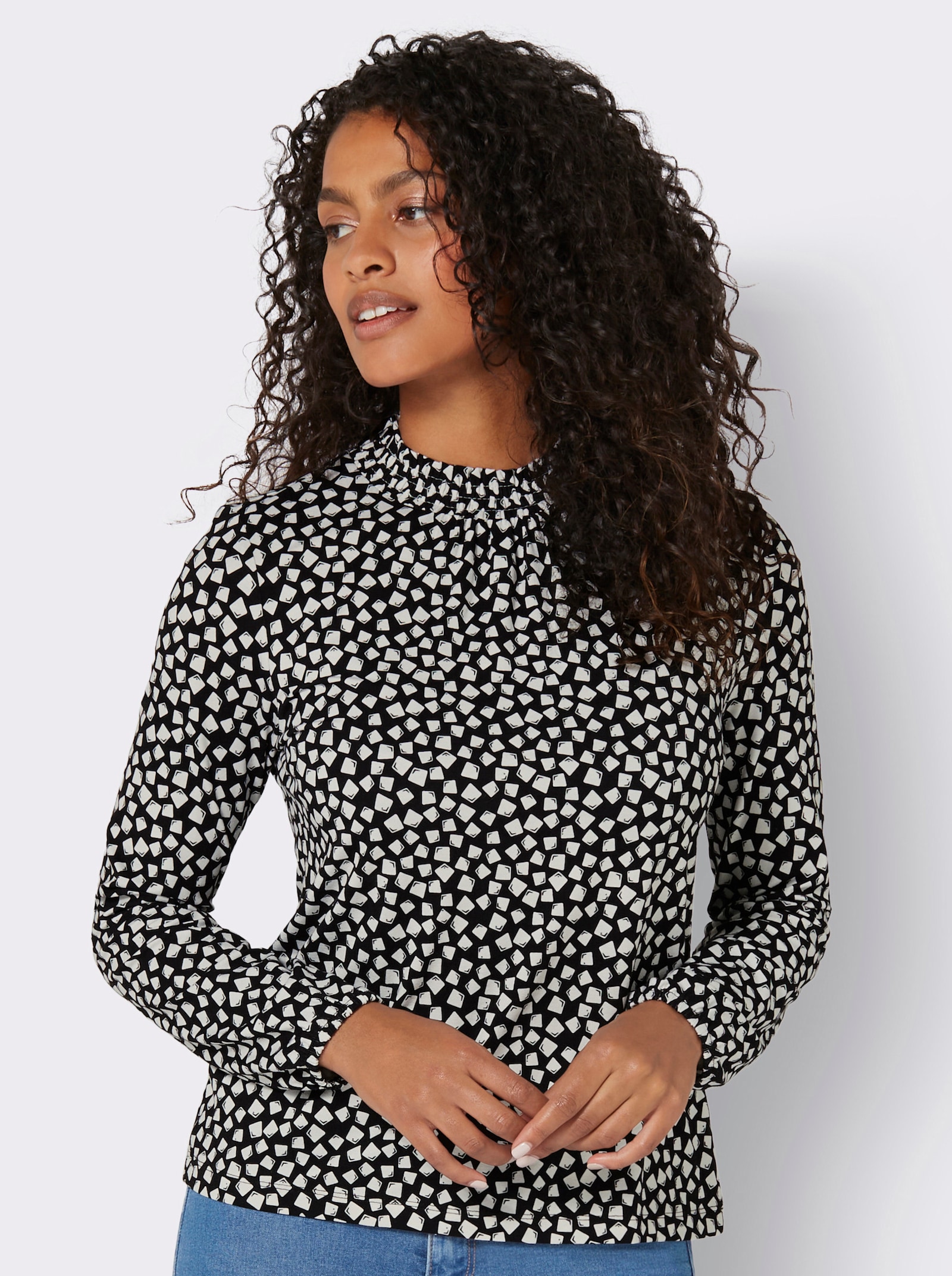 Stehkragenshirt mit gesmoktem Kragen - ecru-schwarz-bedruckt