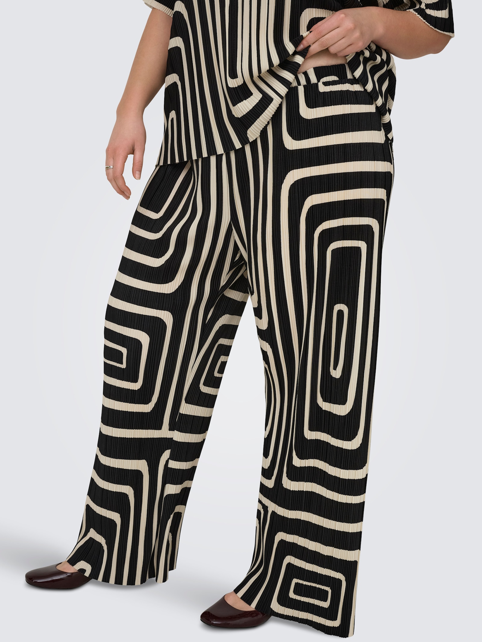 ONLY CARMAKOMA Schlupfhose - black aop:oatmeal graphic