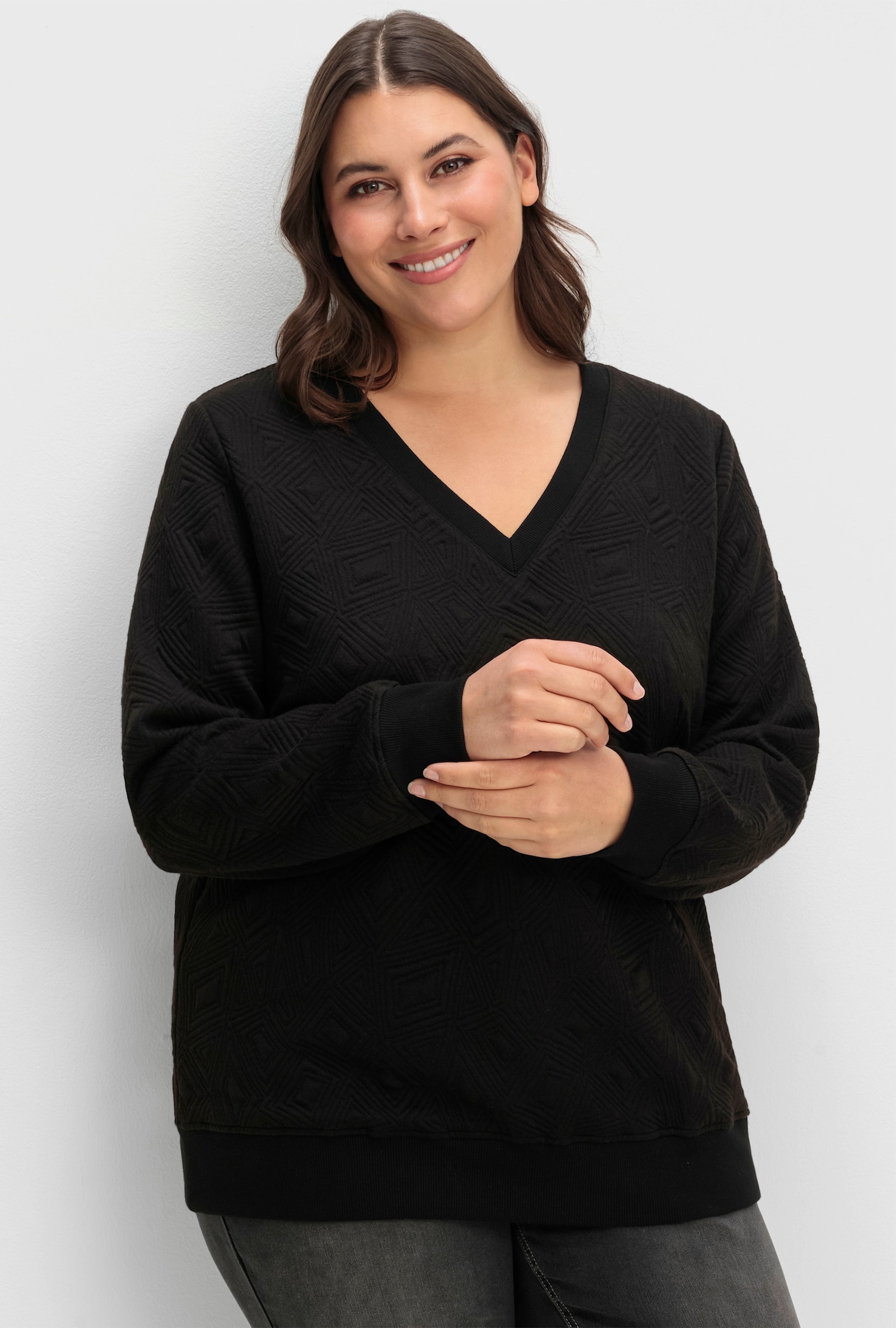 sheego Sweatshirt mit gestepptem Muster - schwarz