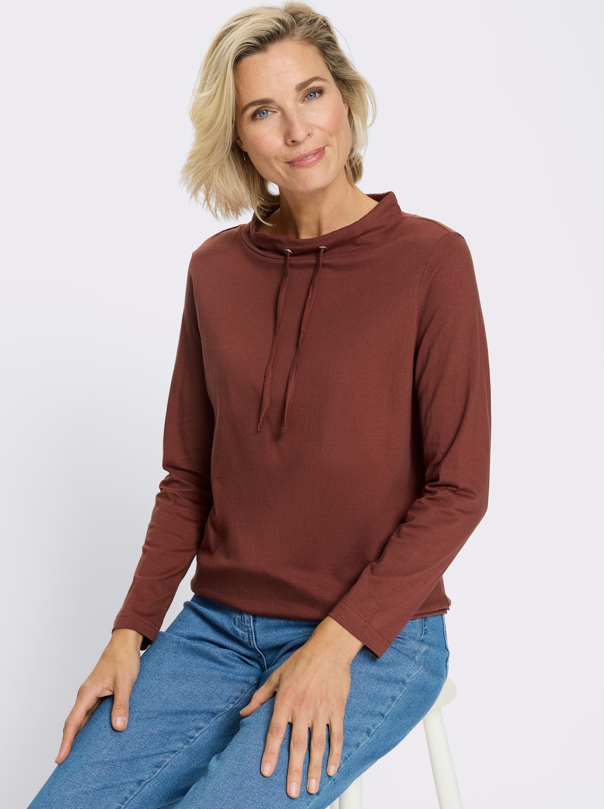 Langarmshirt mit Bindeband am Ausschnitt - rotbraun