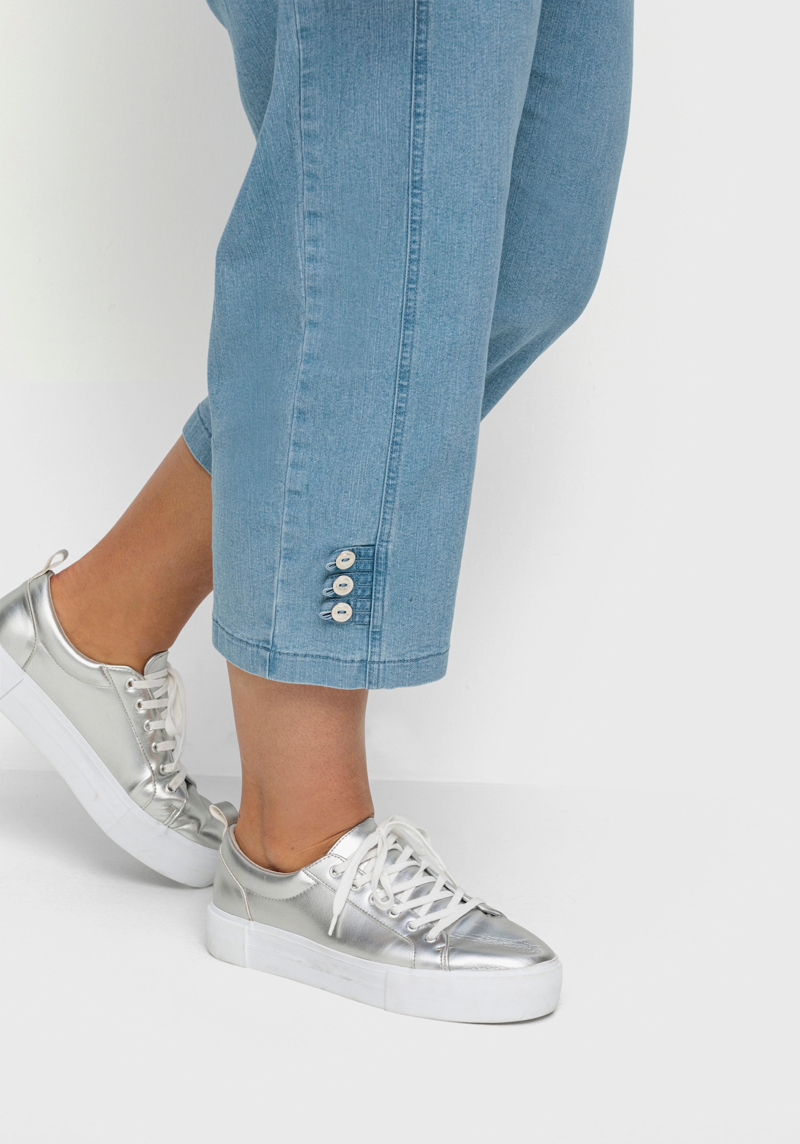 7/8-Jeans mit Zierriegel am Abschluss - blue-bleached