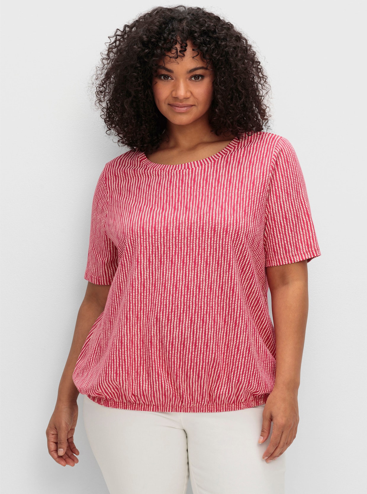 sheego Kurzarmshirt mit Minimal-Alloverdruck und Gummizugbund - magenta-gemustert