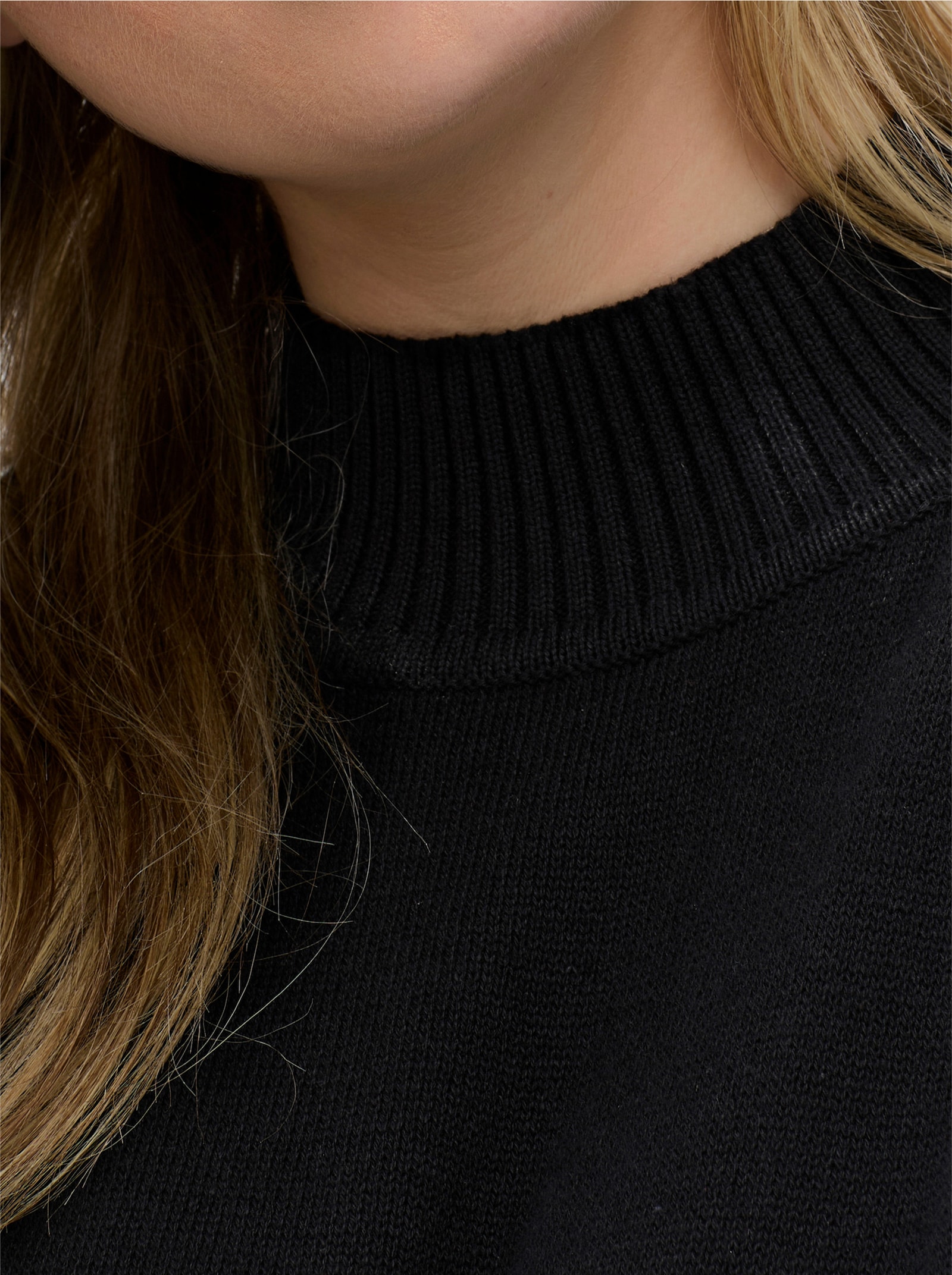 sheego Longpullover mit Stehkragen und Rippabschlüssen - schwarz