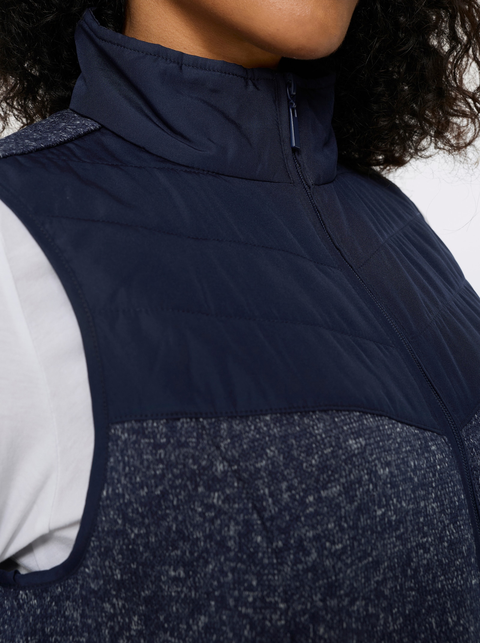 Fleeceweste mit gesteppten Einsätzen - marine-meliert