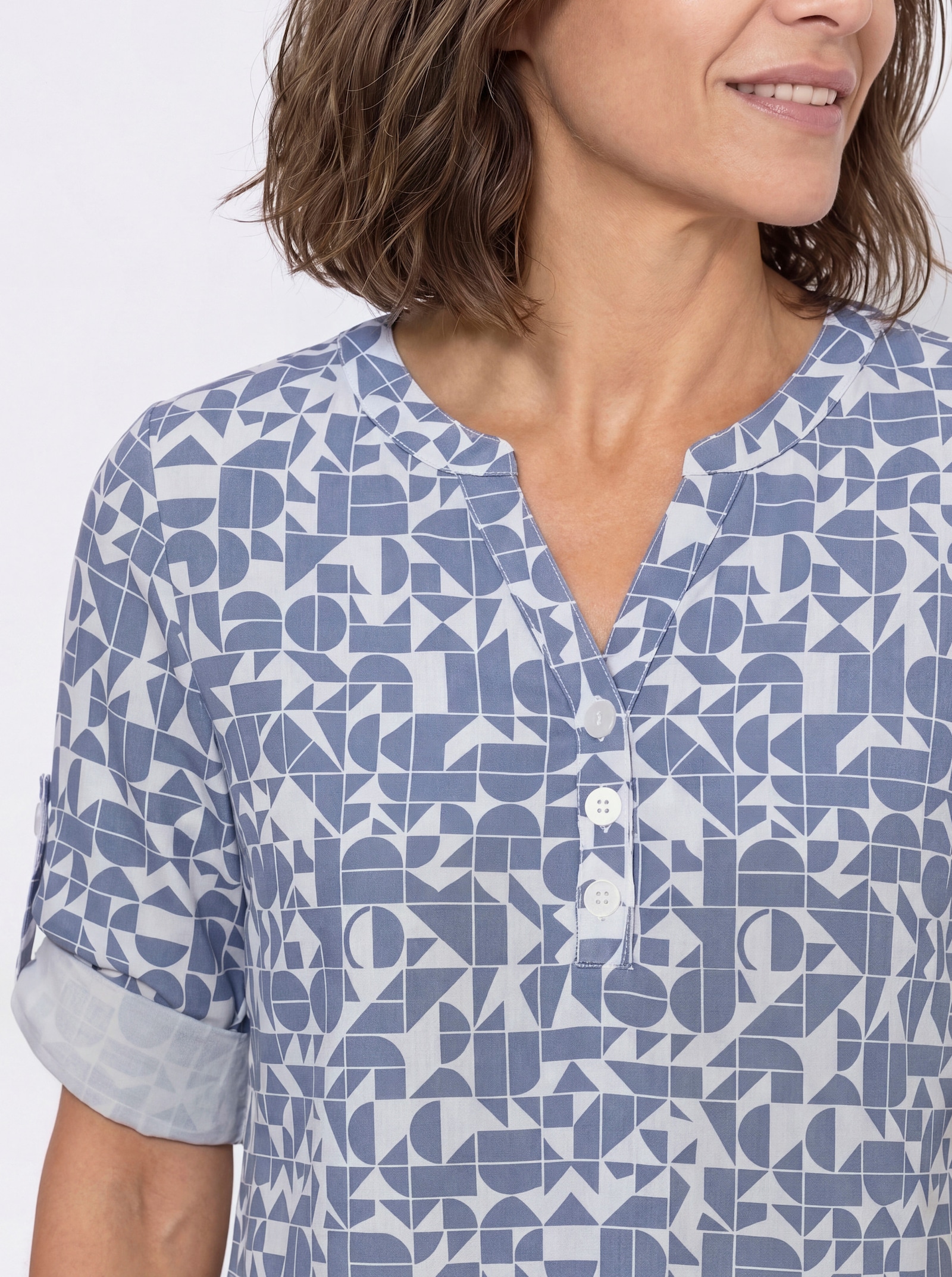 Blusenshirt mit kurzer Knopfleiste - taubenblau-ecru-bedruckt