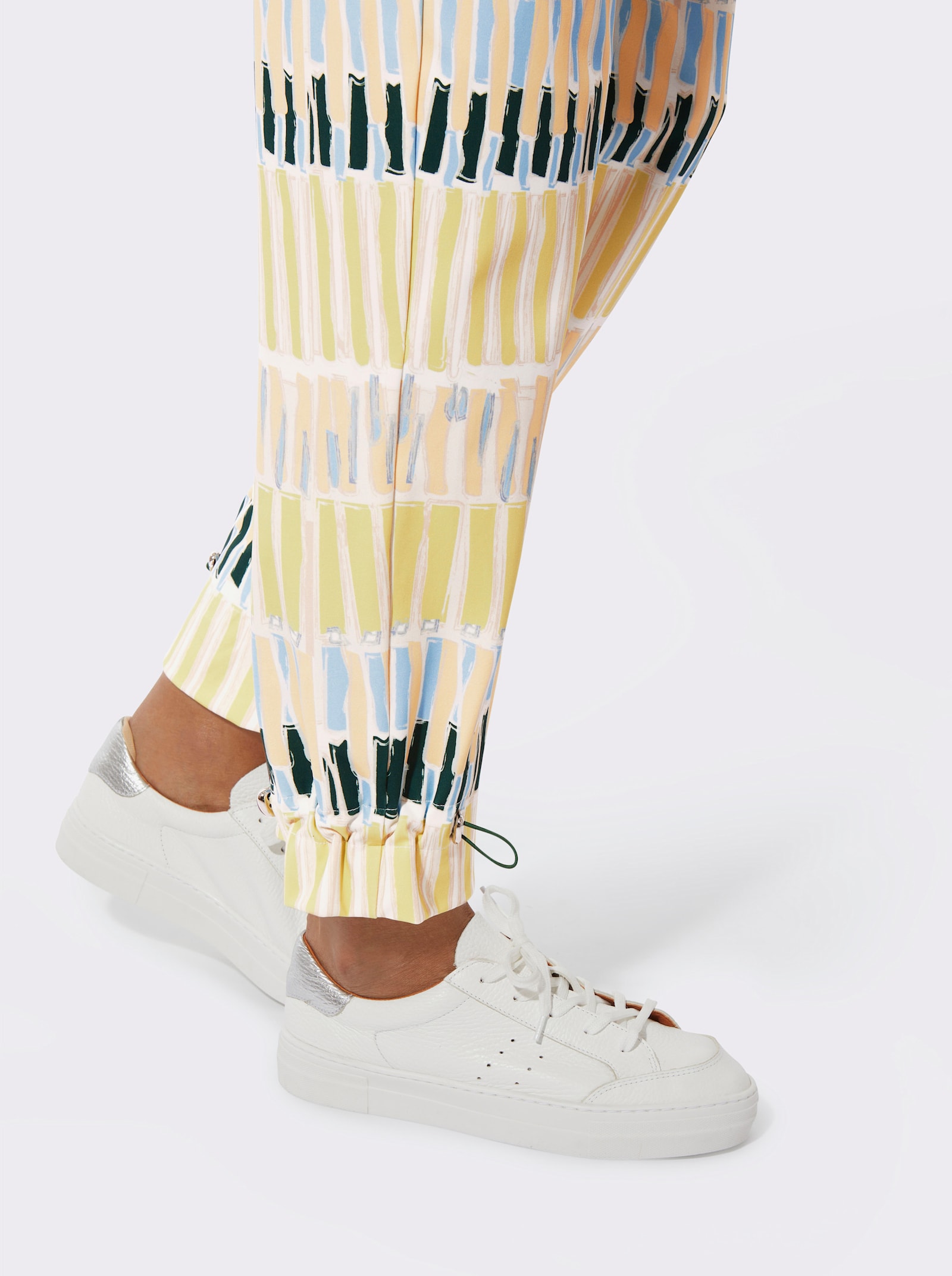 Jogpants van comfortabele jersey-stretchstof - ecru/mos bedrukt