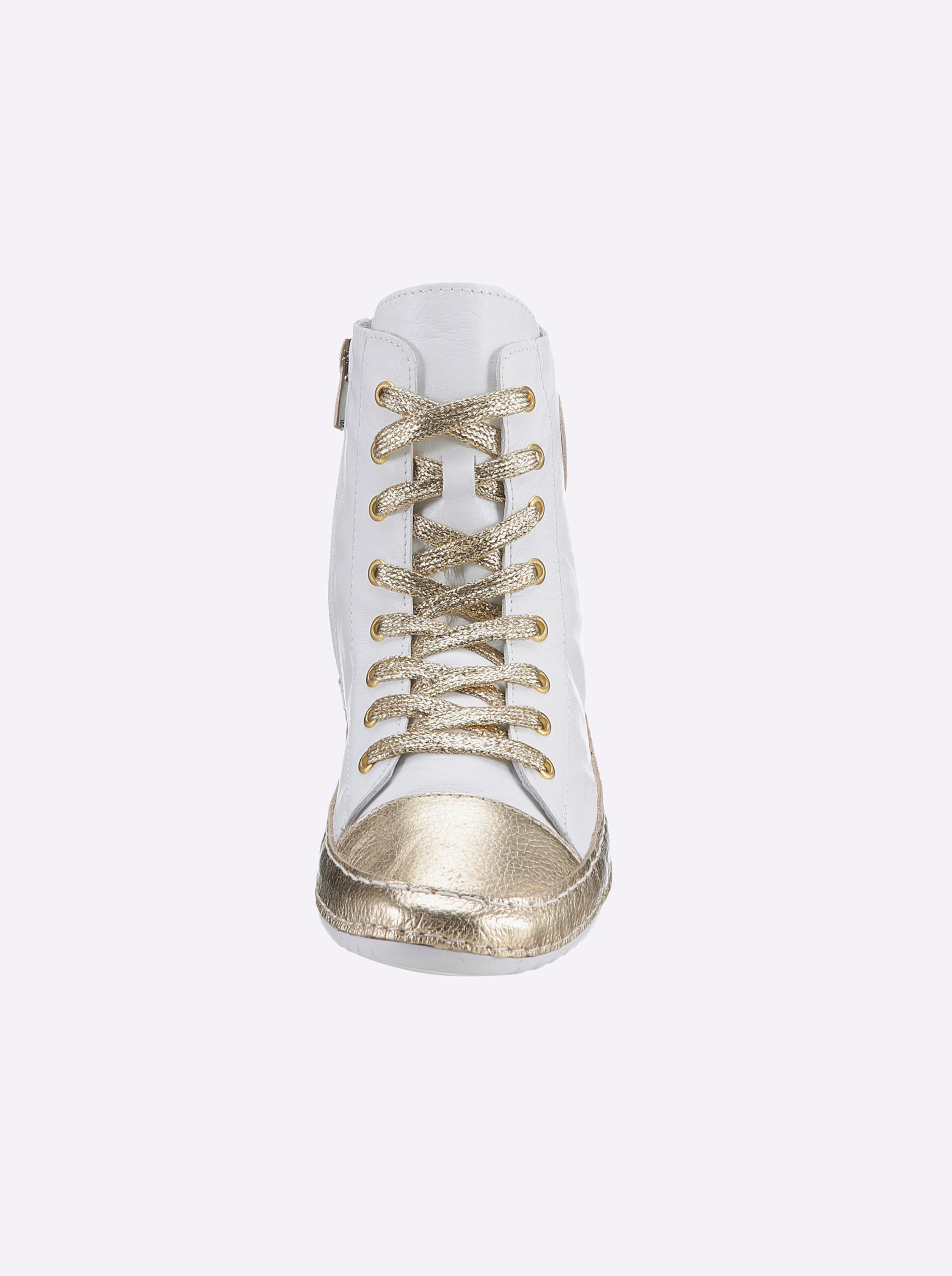 Metallic günstig Kaufen-Sneaker in weiß-goldfarben von Andrea Conti. Sneaker in weiß-goldfarben von Andrea Conti <![CDATA[Schnürer Goldene Zeiten für die Füße! Aus hochwertigem Rind-Nappaleder, mit Wechselfußbett und modernen Details in Metallic-Optik. Seitlicher 