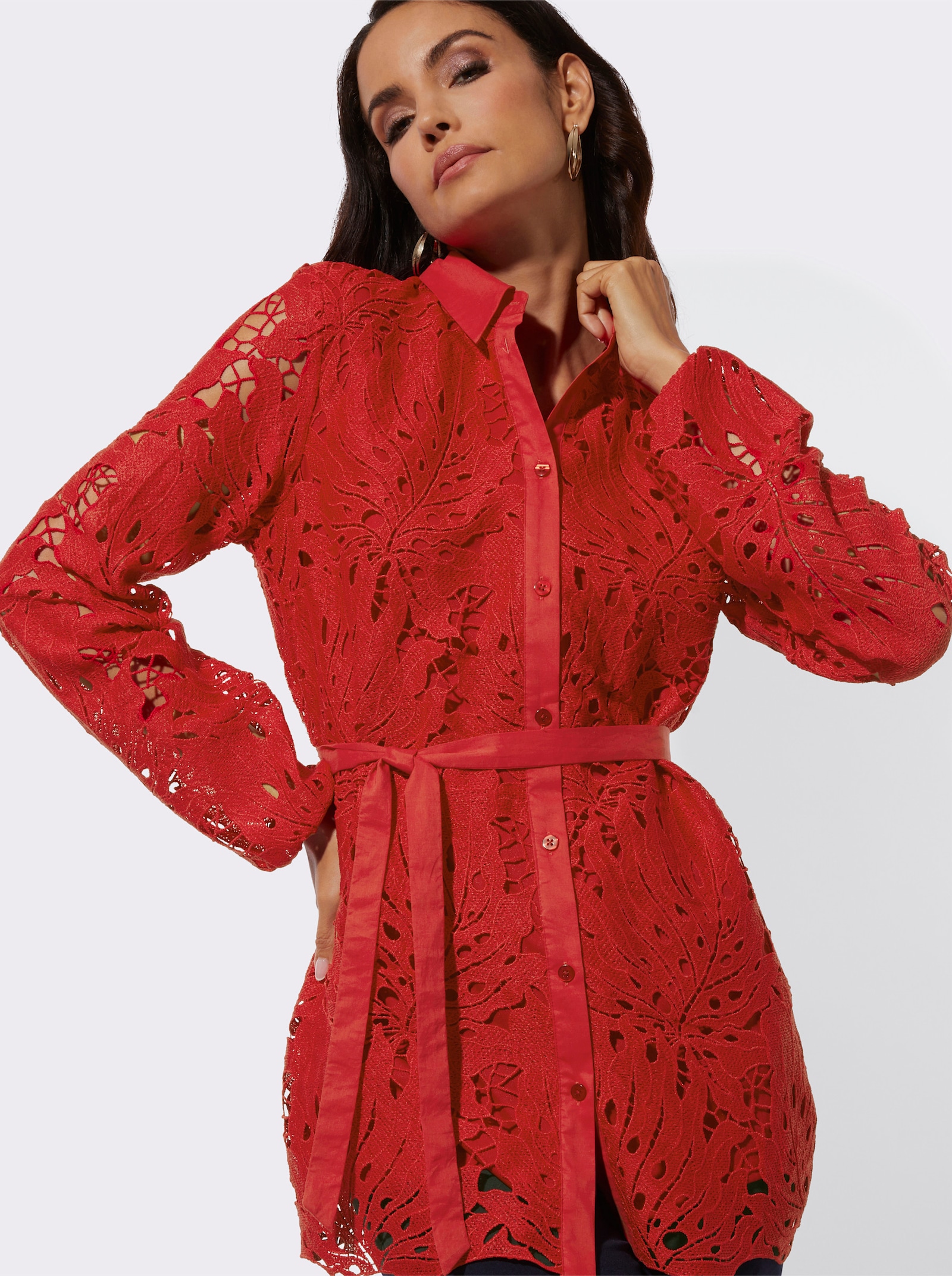  Spitzenbluse mit Bindegürtel - rot