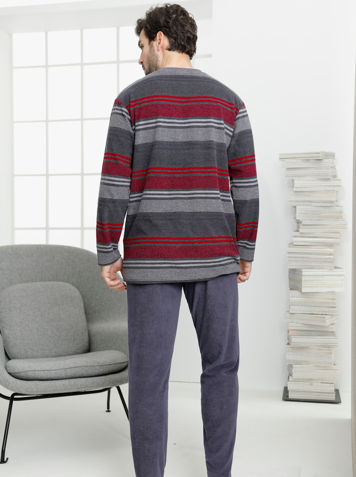 Normann Schlafanzug - grau-rot-gestreift