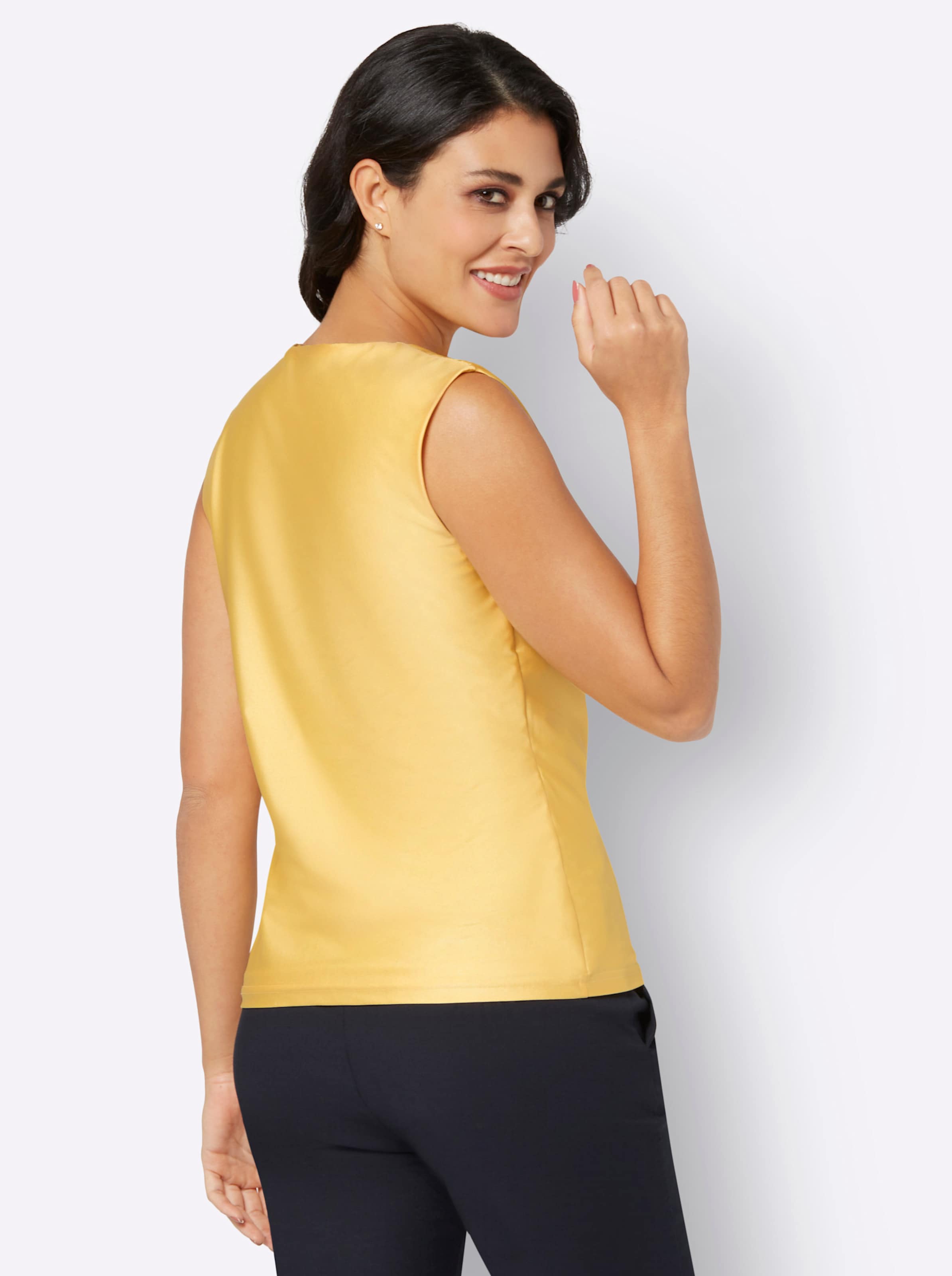T Shirt  günstig Kaufen-Shirt in gelb von heine. Shirt in gelb von heine <![CDATA[Die Wasserfall-Optik und die Raffungen an Schulter und Seitennaht sorgen bei diesem Shirt mit recyceltem Polyester für Furore! Denn sie schmeicheln gekonnt und sehen aufregend aus. Die Qualität i