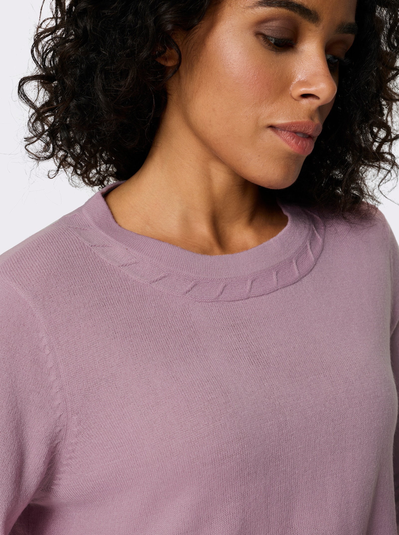 Langarm-Pullover mit Zopfmuster am Ausschnitt - mauve