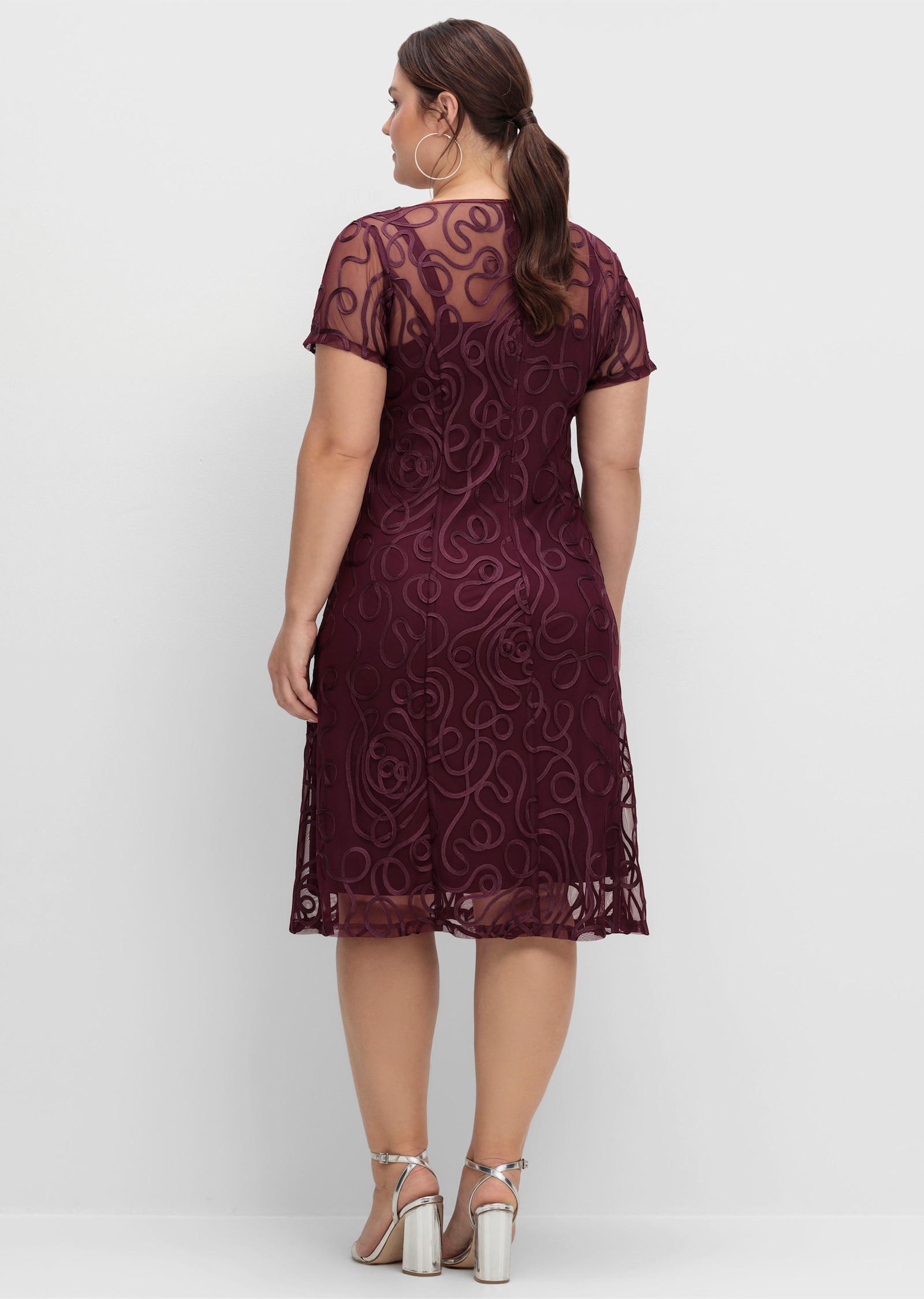 sheego Cocktailjurk met sierranden - aubergine