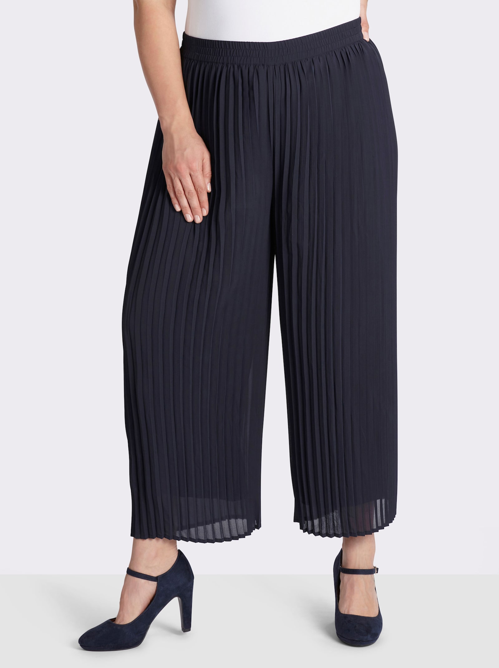 sheego 7/8-Hose aus fließender Plissee-Qualität - tiefblau