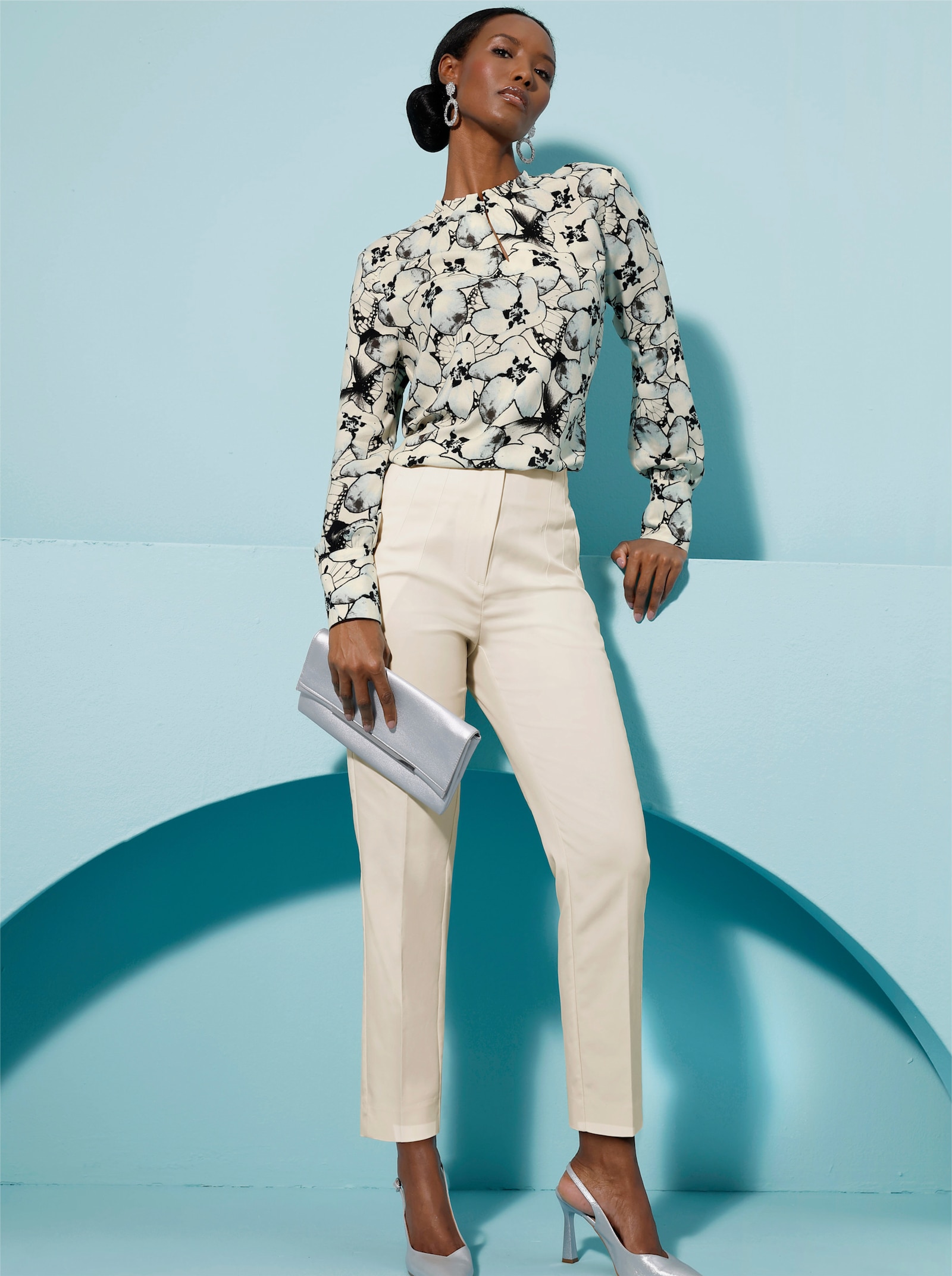 Druckbluse mit geknöpftem Schlitz - champagner-graphit-bedruckt