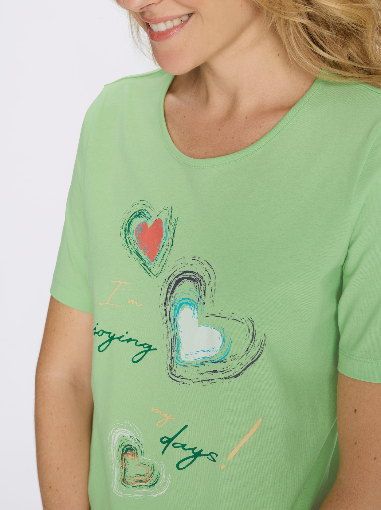 Kurzarmshirt mit platziertem Herz-Print - reseda-grün