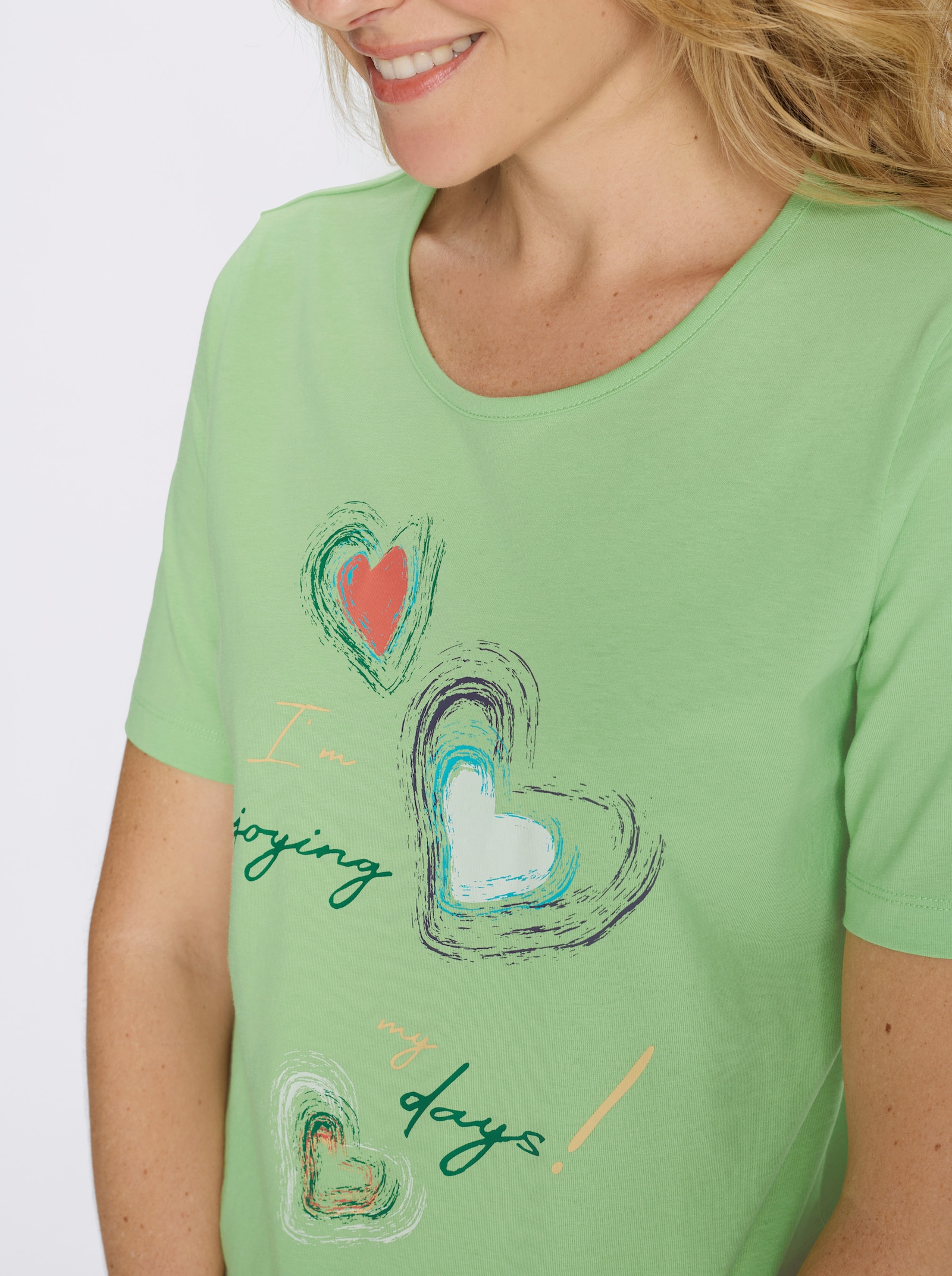 Kurzarmshirt mit platziertem Herz-Print - reseda-grün