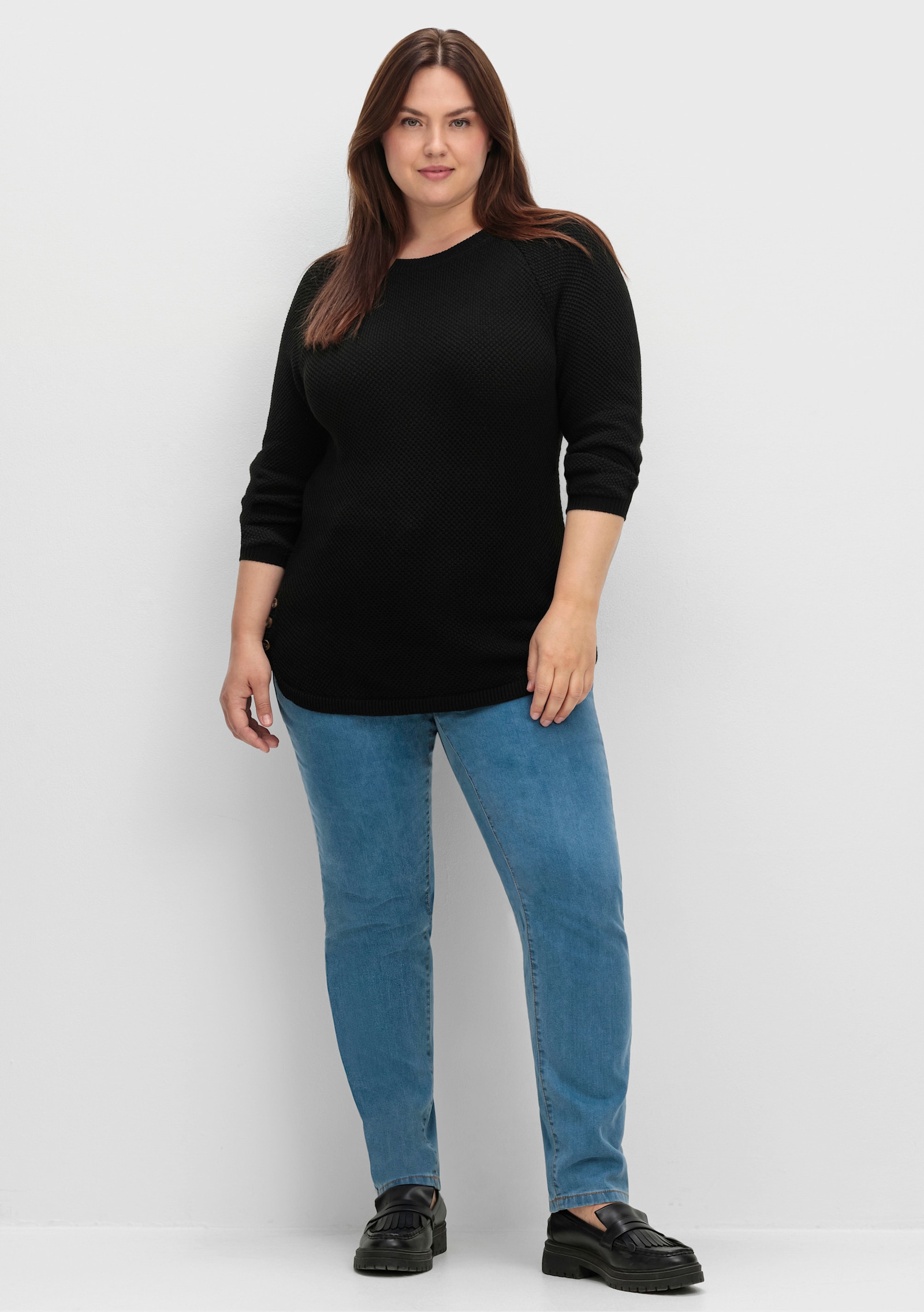 Rundhalspullover mit abgerundetem Saum - schwarz