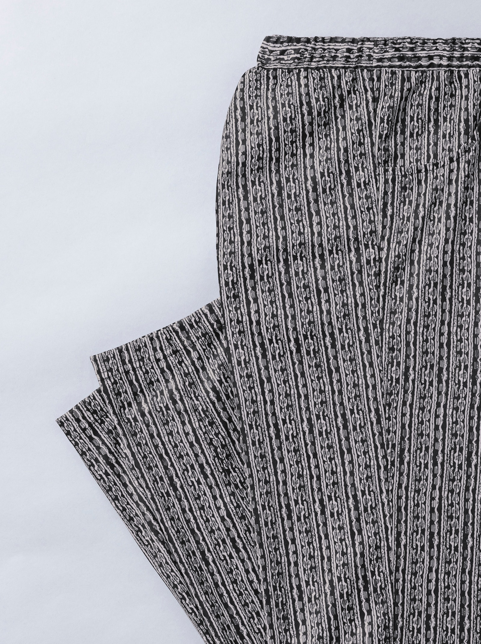 Jerseyhose mit seitlichen Taschen - schwarz-gestreift