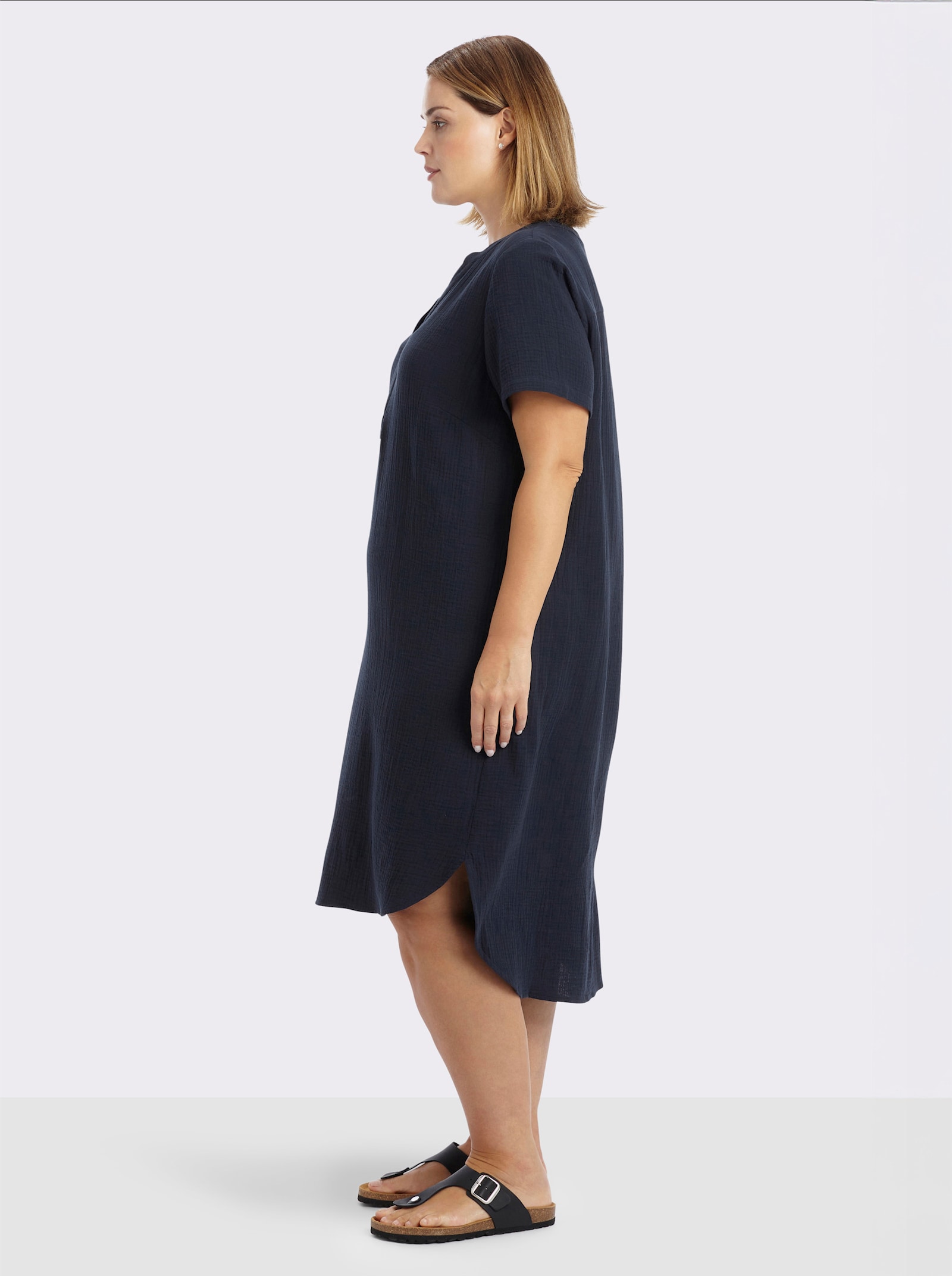 sheego Baumwollkleid mit V-Ausschnitt und Knopfleiste - tiefblau