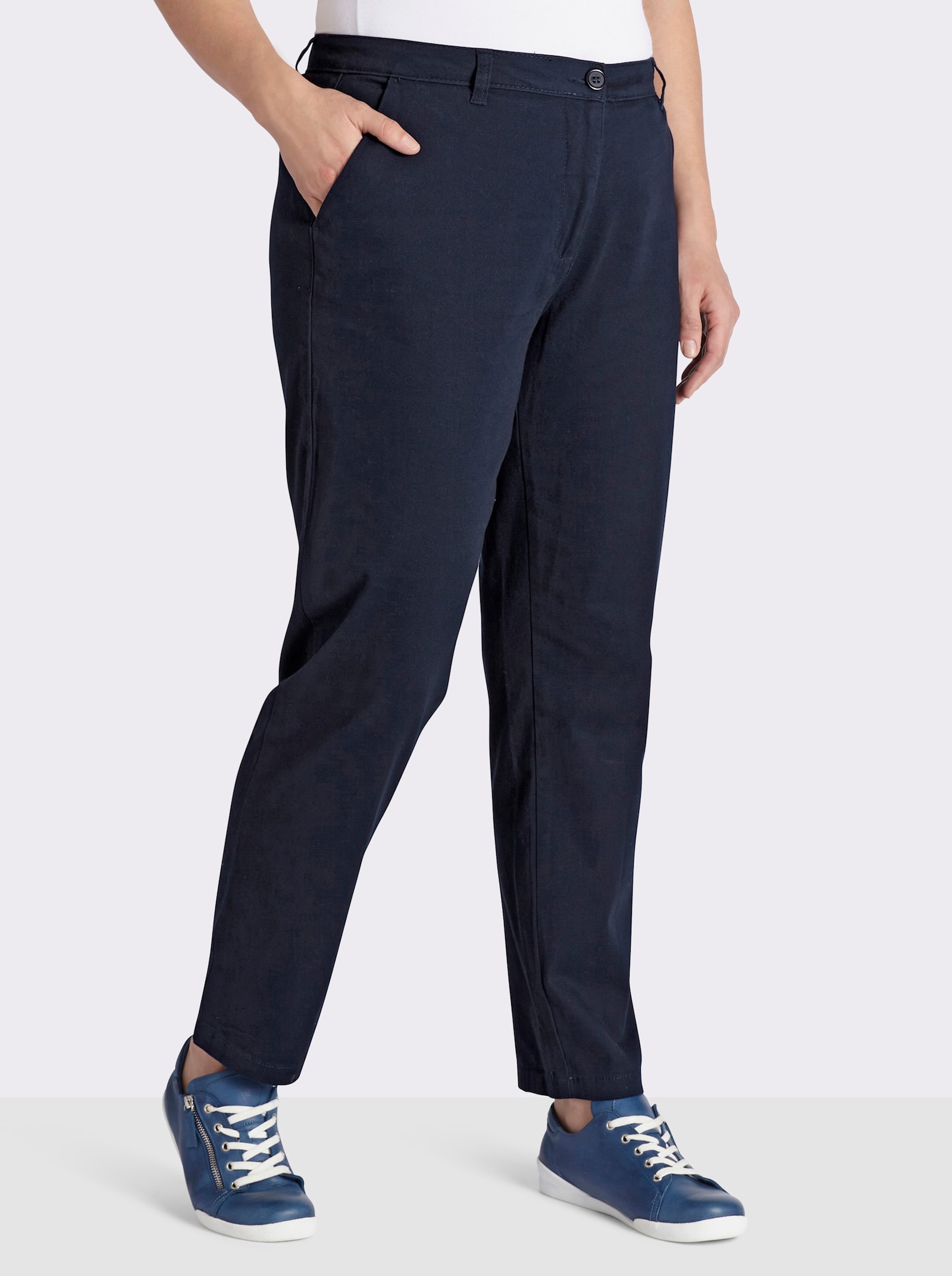 Boyfriend-Hose mit Gürtelschlaufen - marine