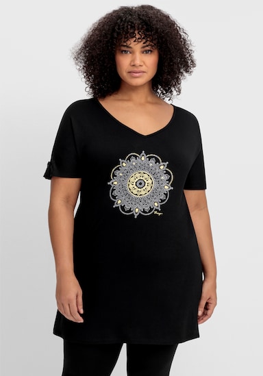 sheego Longshirt mit Ornament-Frontdruck - schwarz