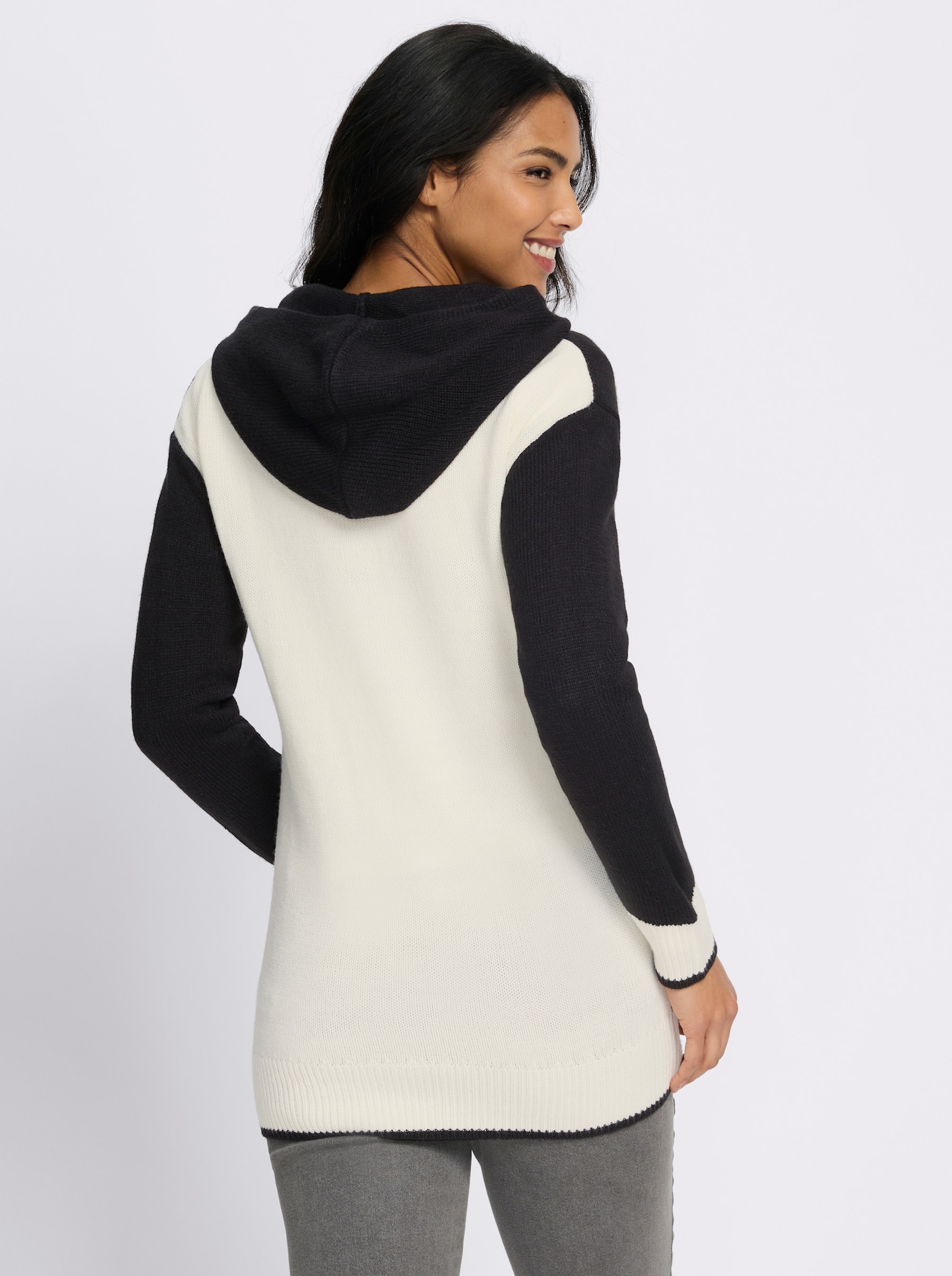 Longstrickjacke mit Kontrasten - schwarz-weiß