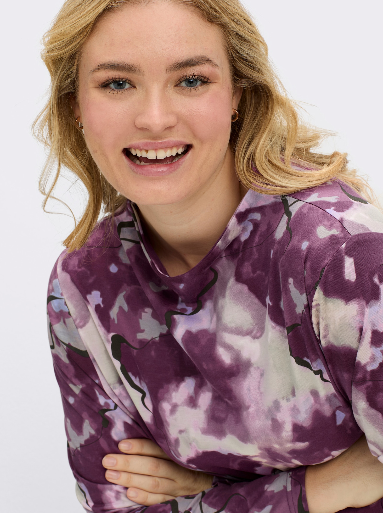 sheego Shirt mit Batik-Effekt - bordeaux-bedruckt