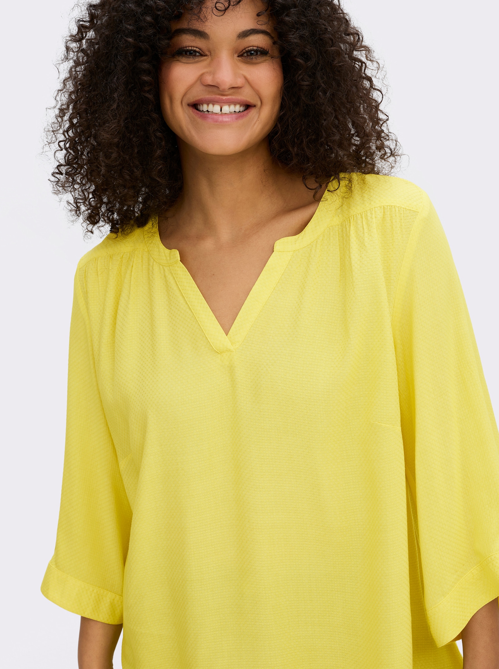 sheego Tunika mit Rundhalsausschnitt und V-Schlitz - limone