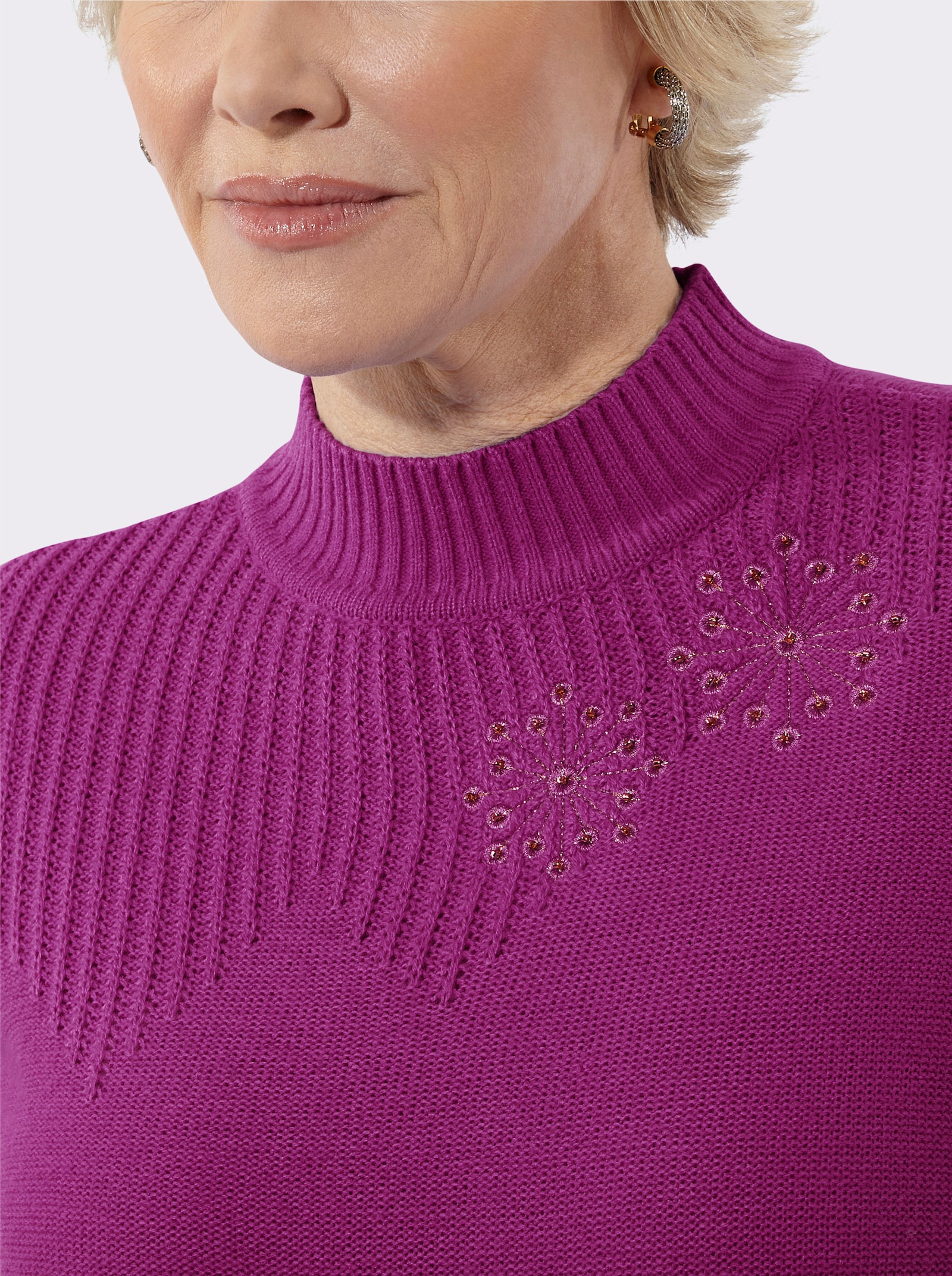 Stehkragenpullover mit Blütenstickerei - magenta