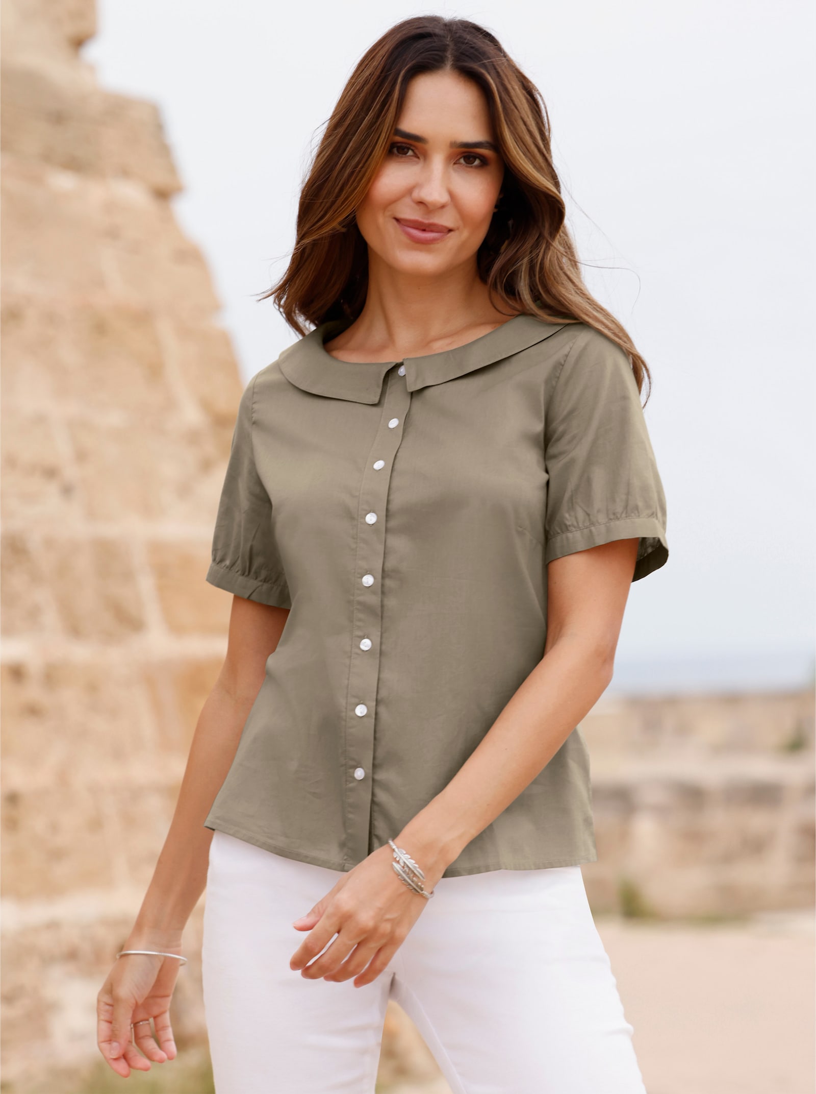 Halenka a krátkým rukávem s širokým kulatým výstřihem - khaki