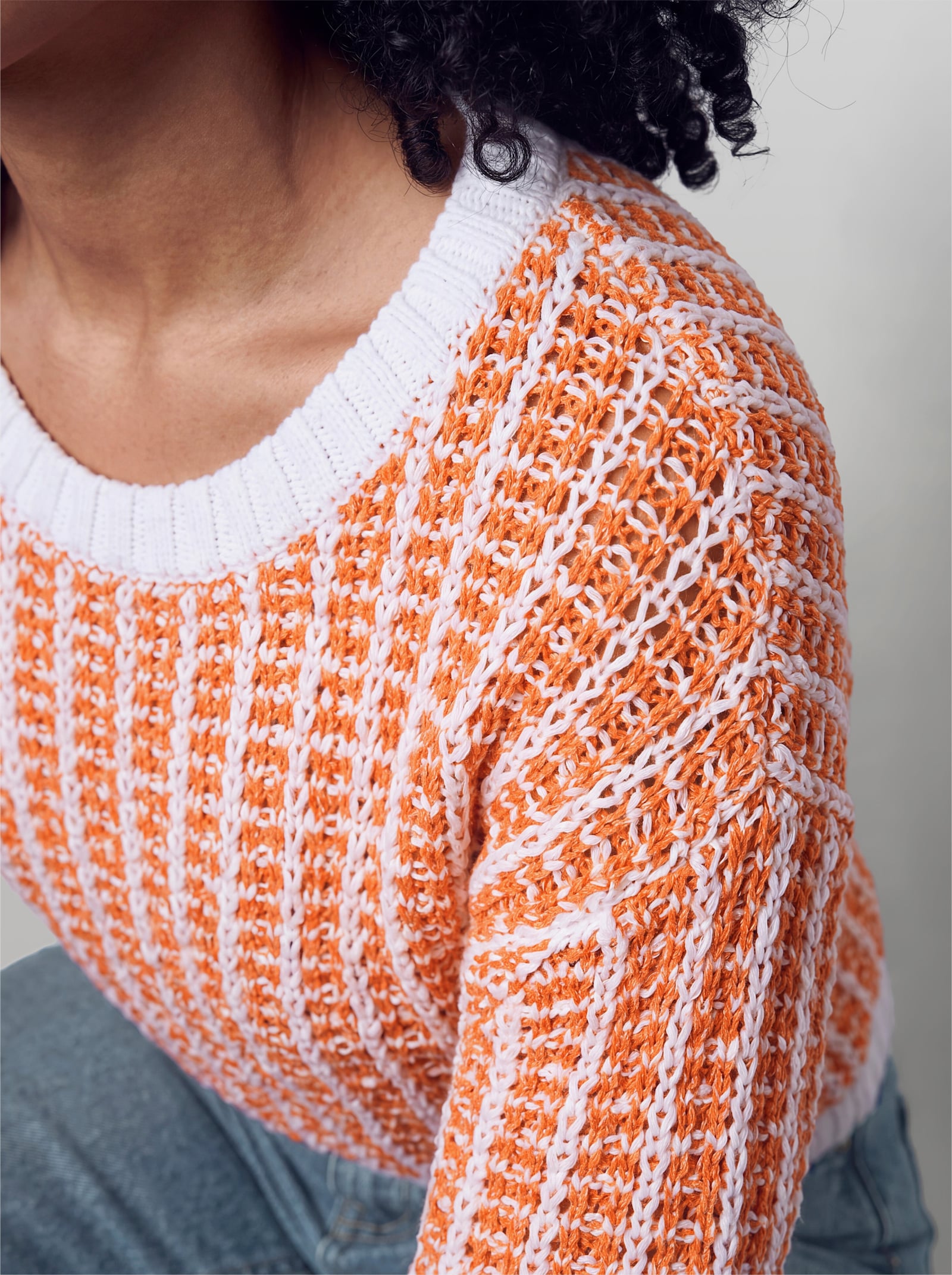 heine Langarm-Pullover aus Bändchengarn - weiß-orange-gemustert