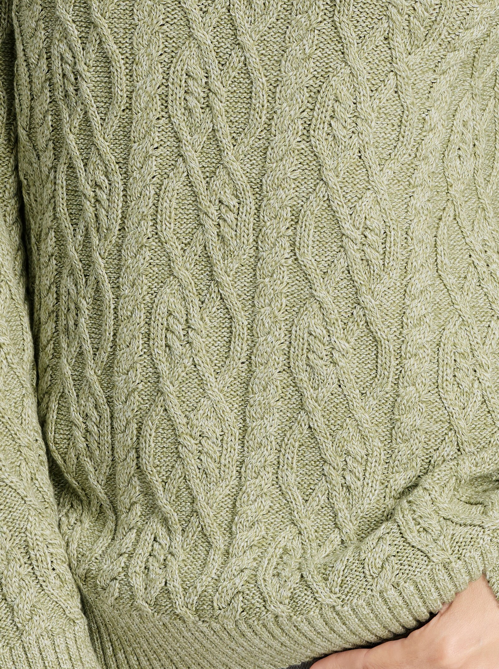 Strickpullover mit aufwendigem Zopfmuster - schilf-meliert