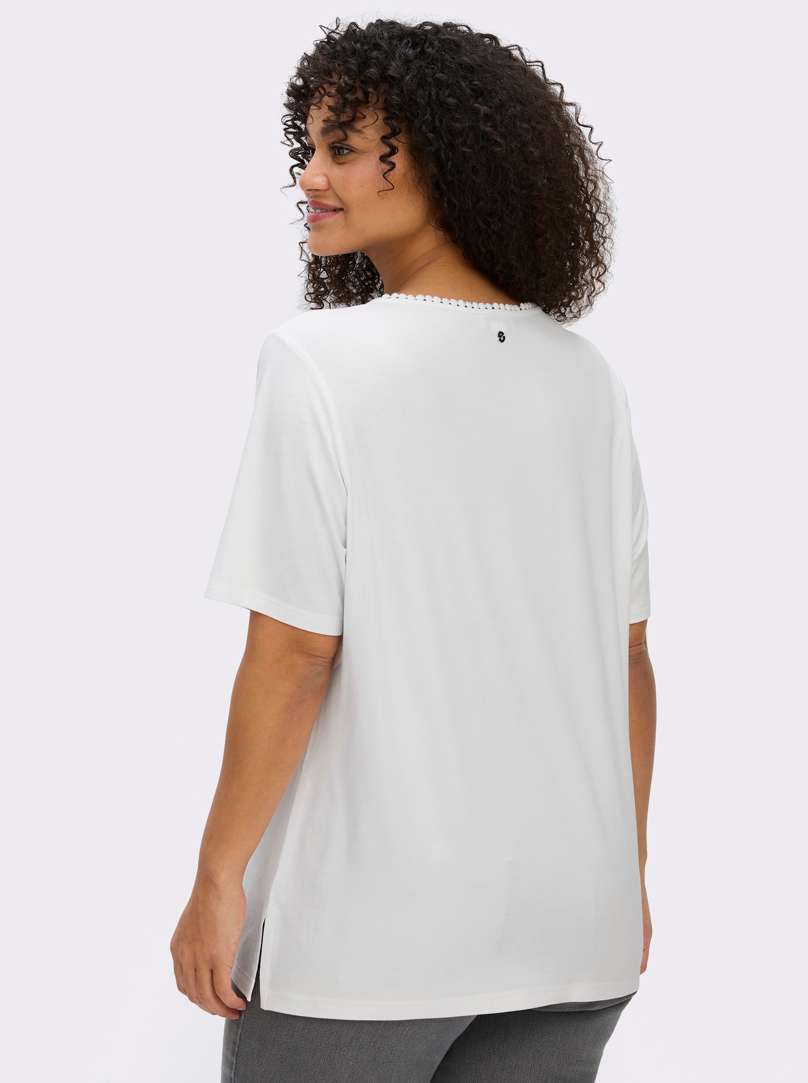 sheego Rundhalsshirt mit Zierband und Frontdruck - ecru-hellrosé