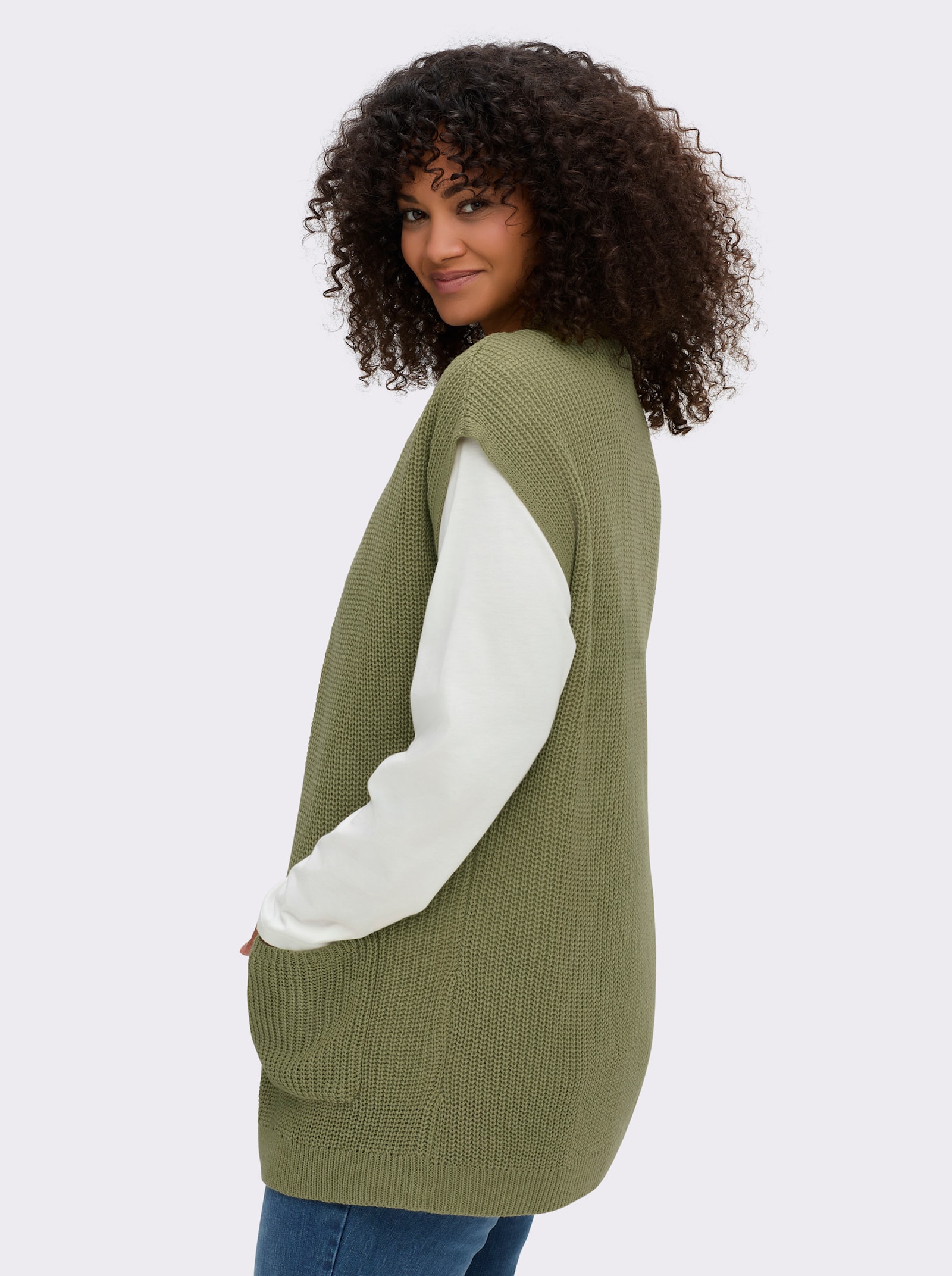 Strickweste mit Zopfmuster vorne - schilf