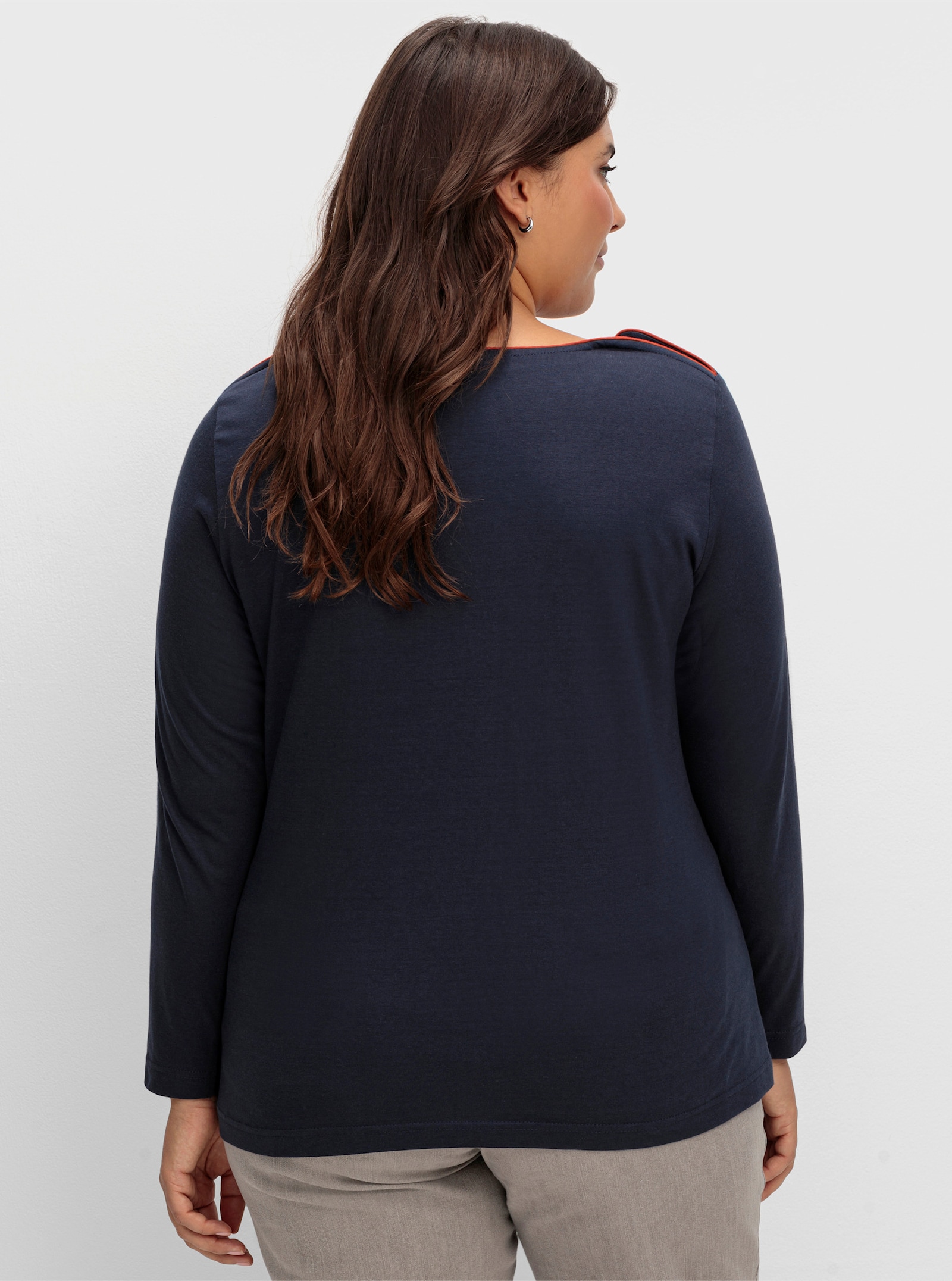 Langarmshirt mit Lederimitat-Emblem - marine