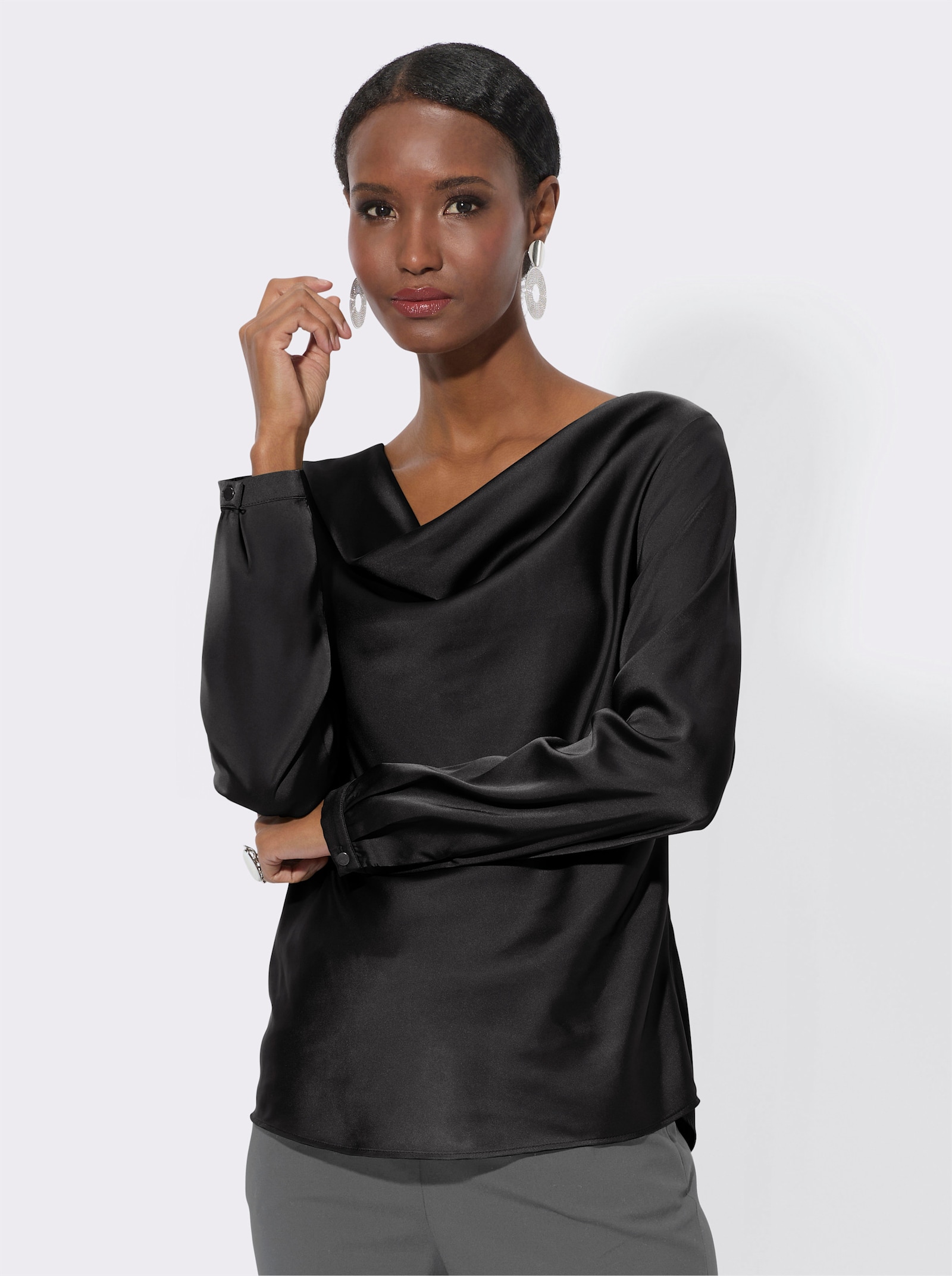 Satinbluse mit edlem, mattem Schimmer - schwarz