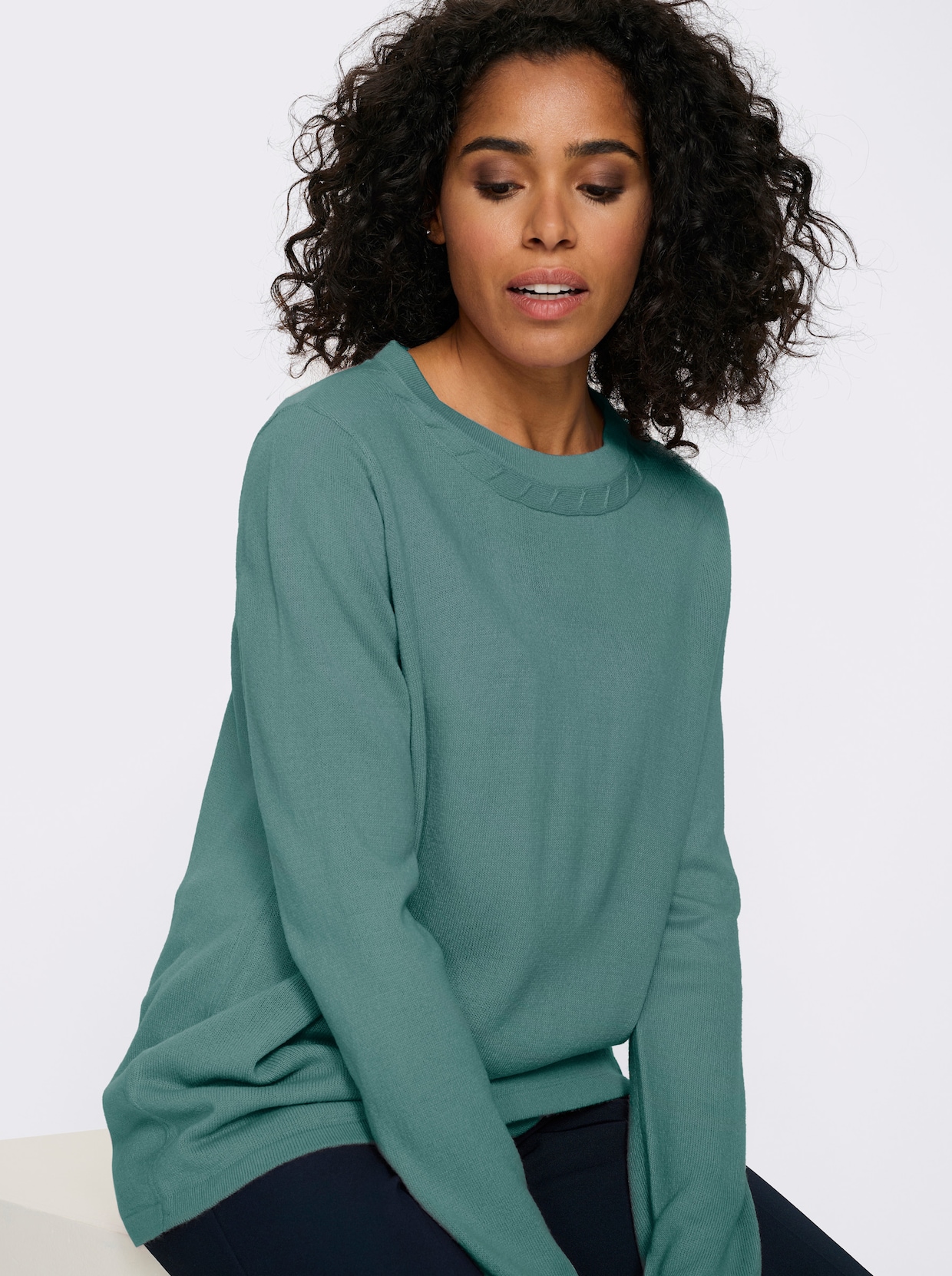 Langarm-Pullover mit Zopfmuster am Ausschnitt - salbei