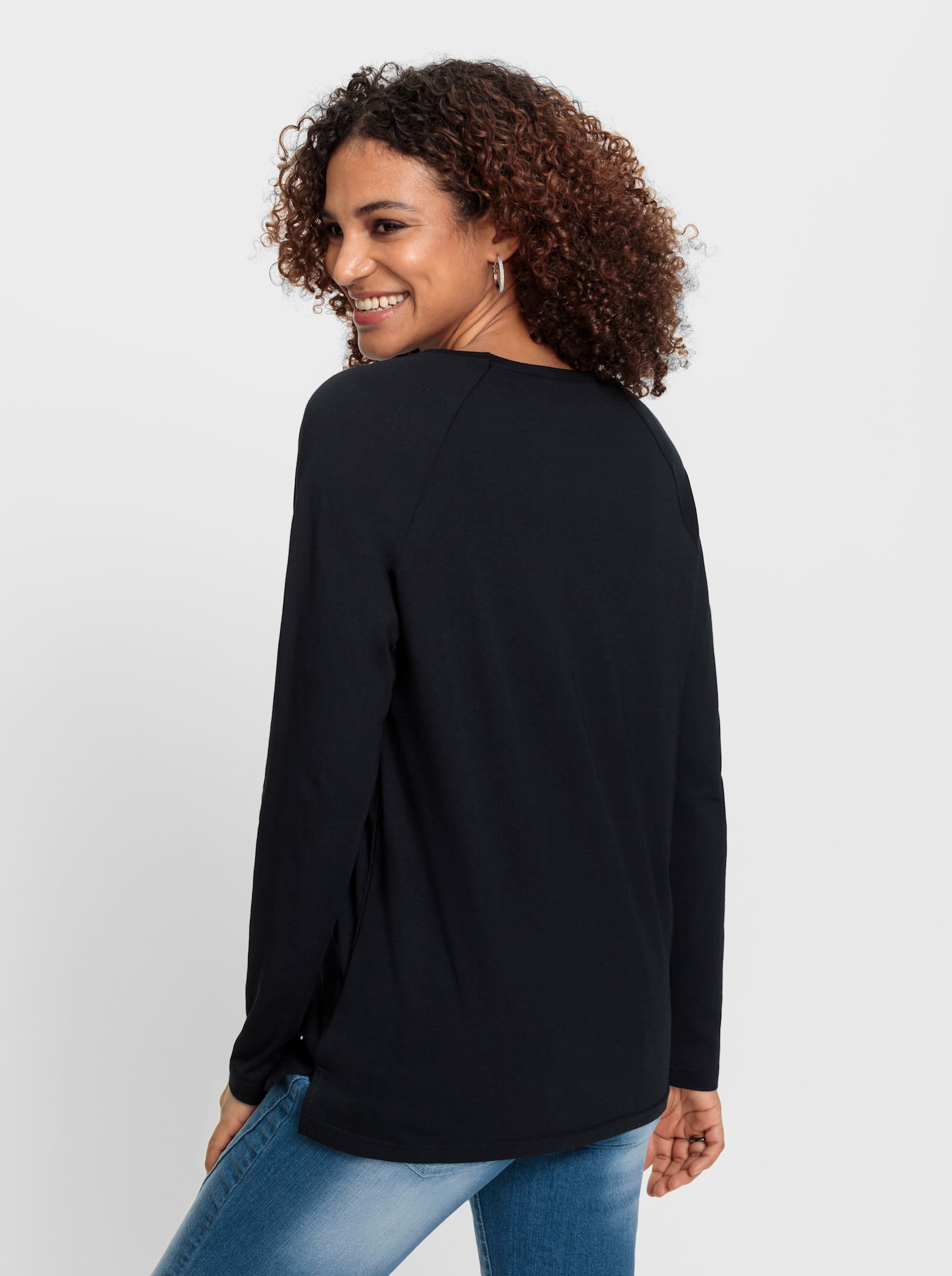 Rundhalsshirt mit Herz-Print vorne - schwarz